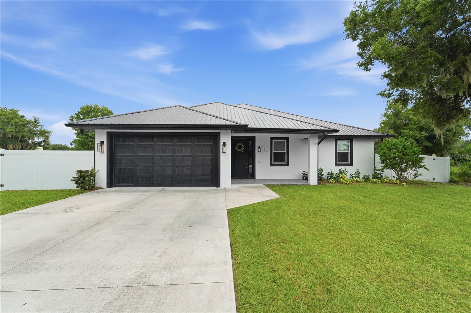 Photo of 125 LONGWOOD DRIVE OSTEEN FL 32764