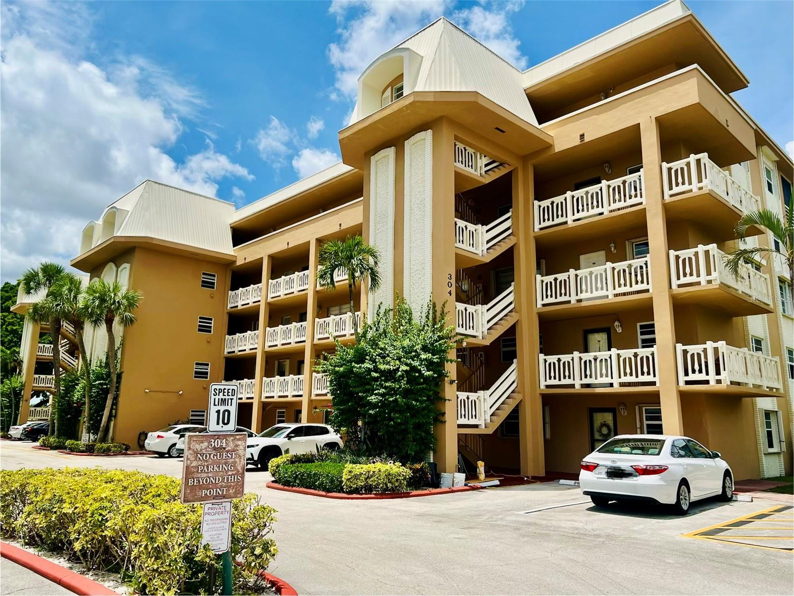 Photo of 304 GOLFVIEW ROAD #PH7 NORTH PALM BEACH FL 33408