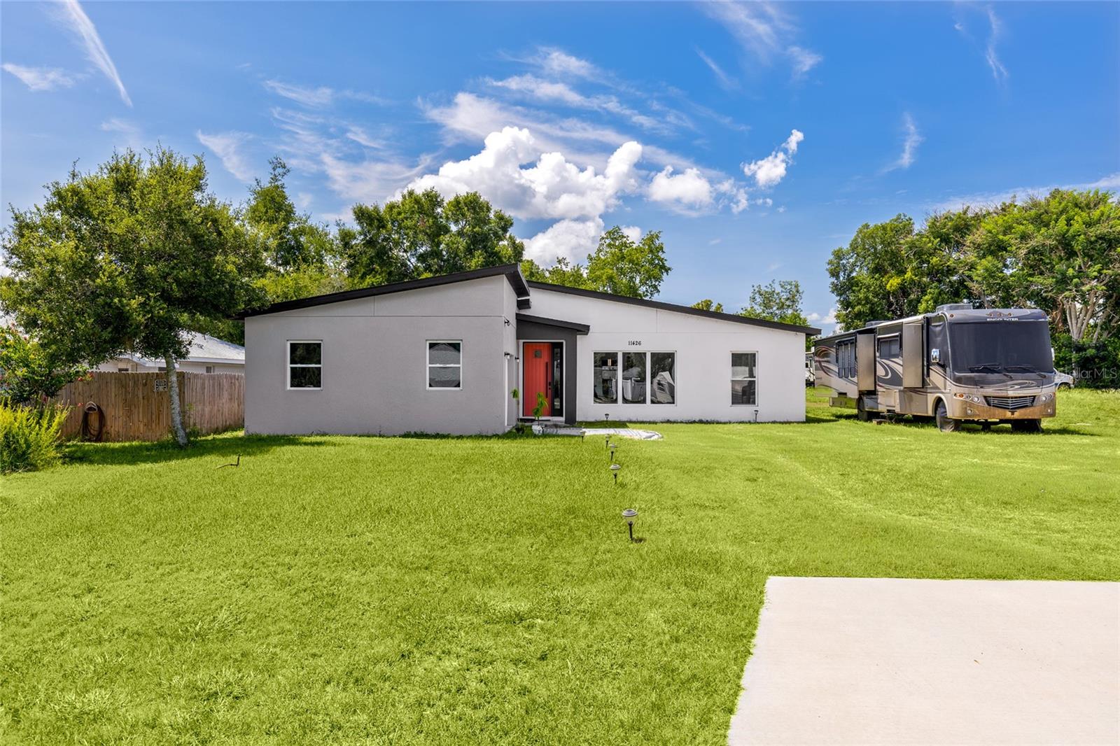 Photo of 11426 LAKEVIEW DRIVE LEESBURG FL 34788