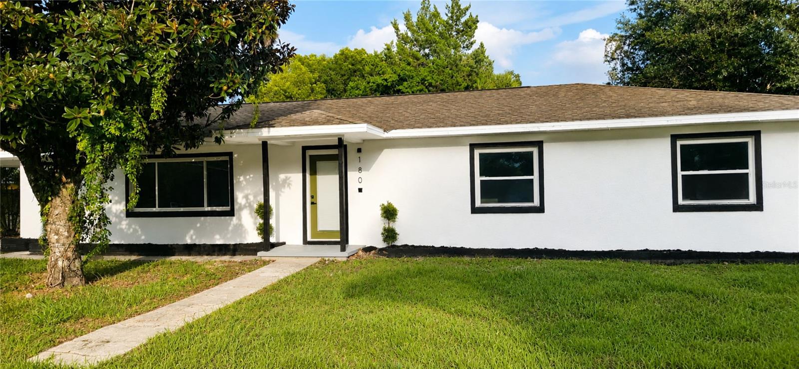 Photo of 180 N KENTUCKY AVENUE UMATILLA FL 32784