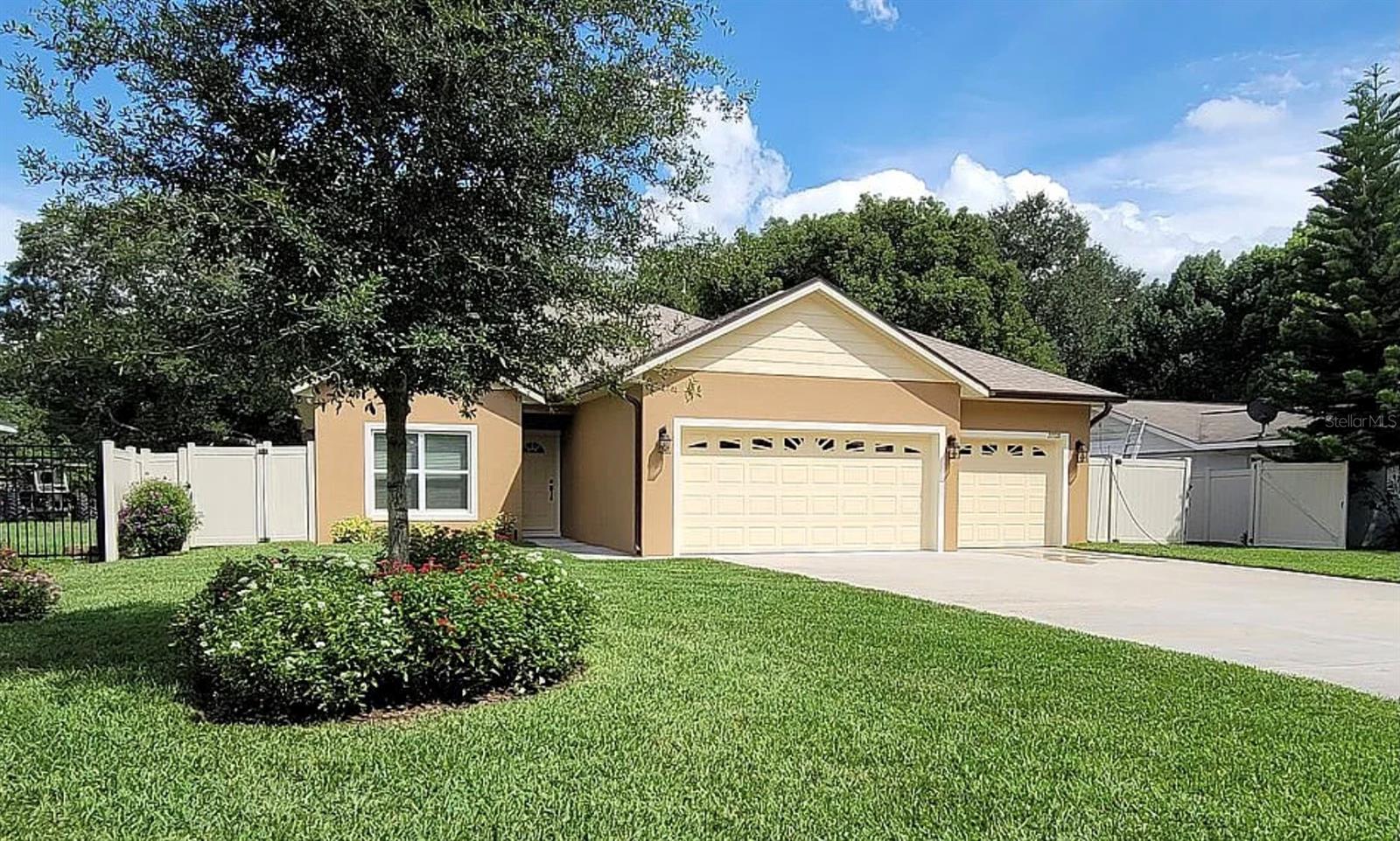 Photo of 27728 LISA DRIVE TAVARES FL 32778