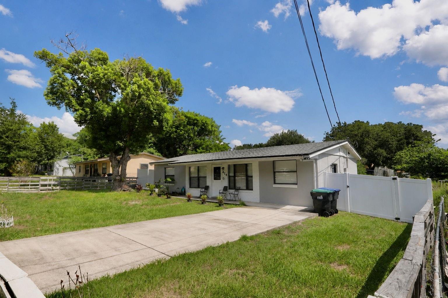 Photo of 414 W ELLA J GILMORE STREET APOPKA FL 32703