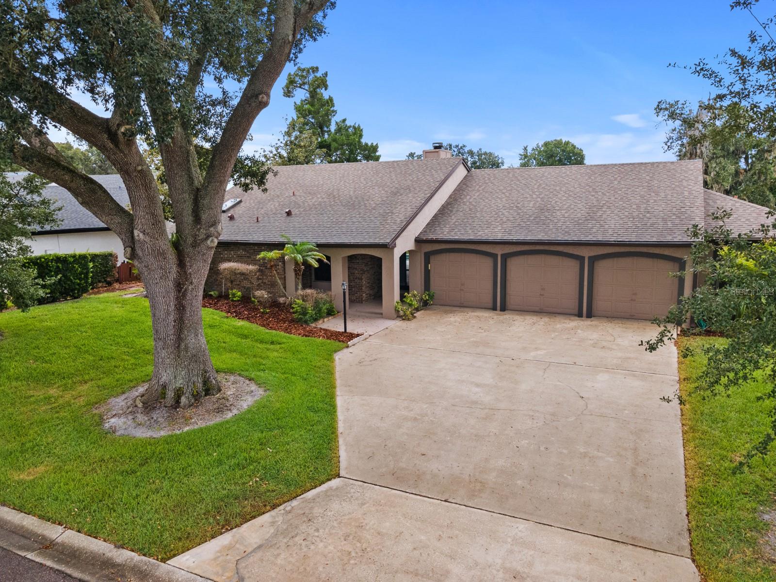 Photo of 7437 PINEMOUNT DRIVE ORLANDO FL 32819