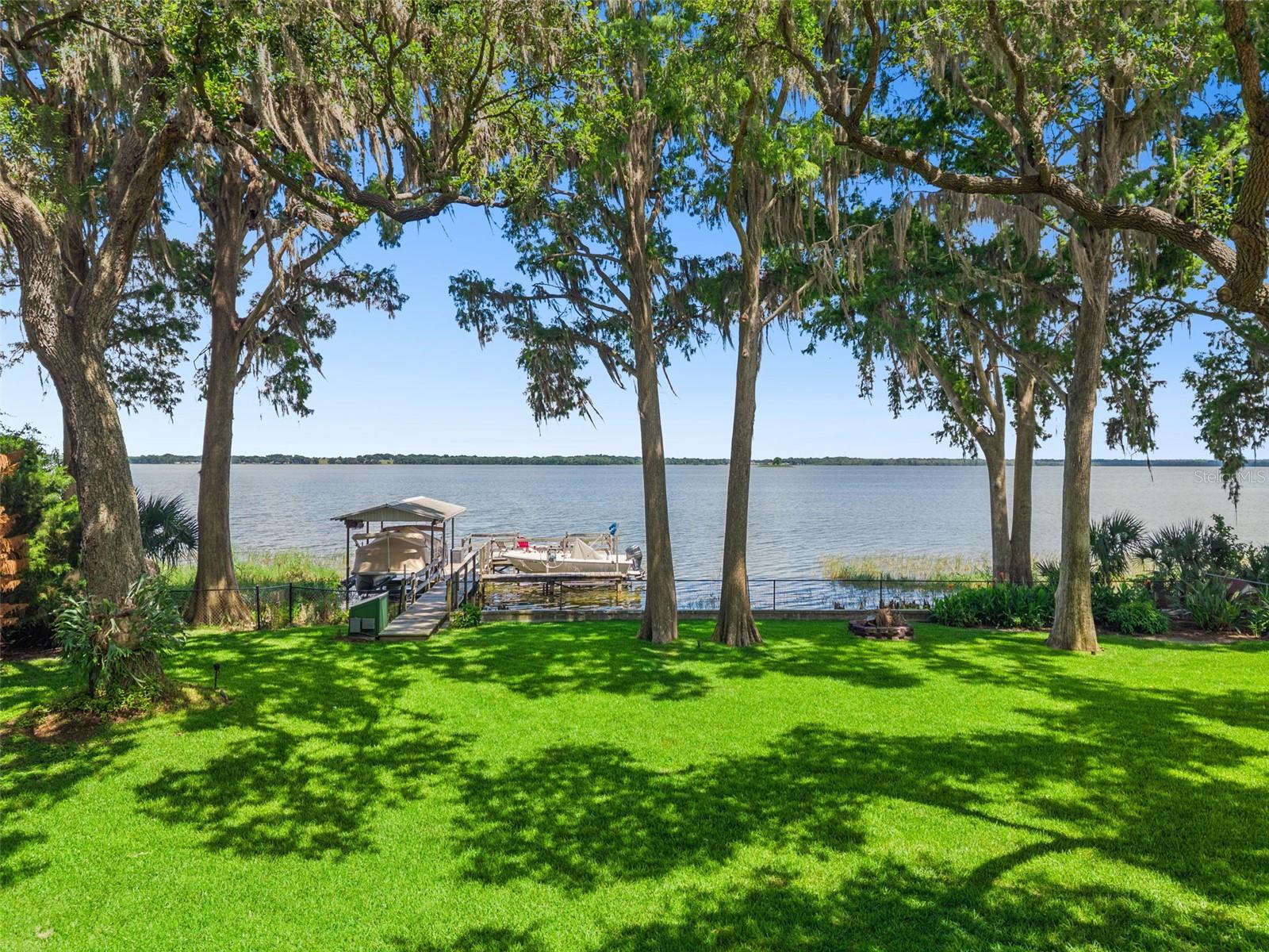 Photo of 1000 N LAKESHORE BOULEVARD HOWEY IN THE HILLS FL 34737