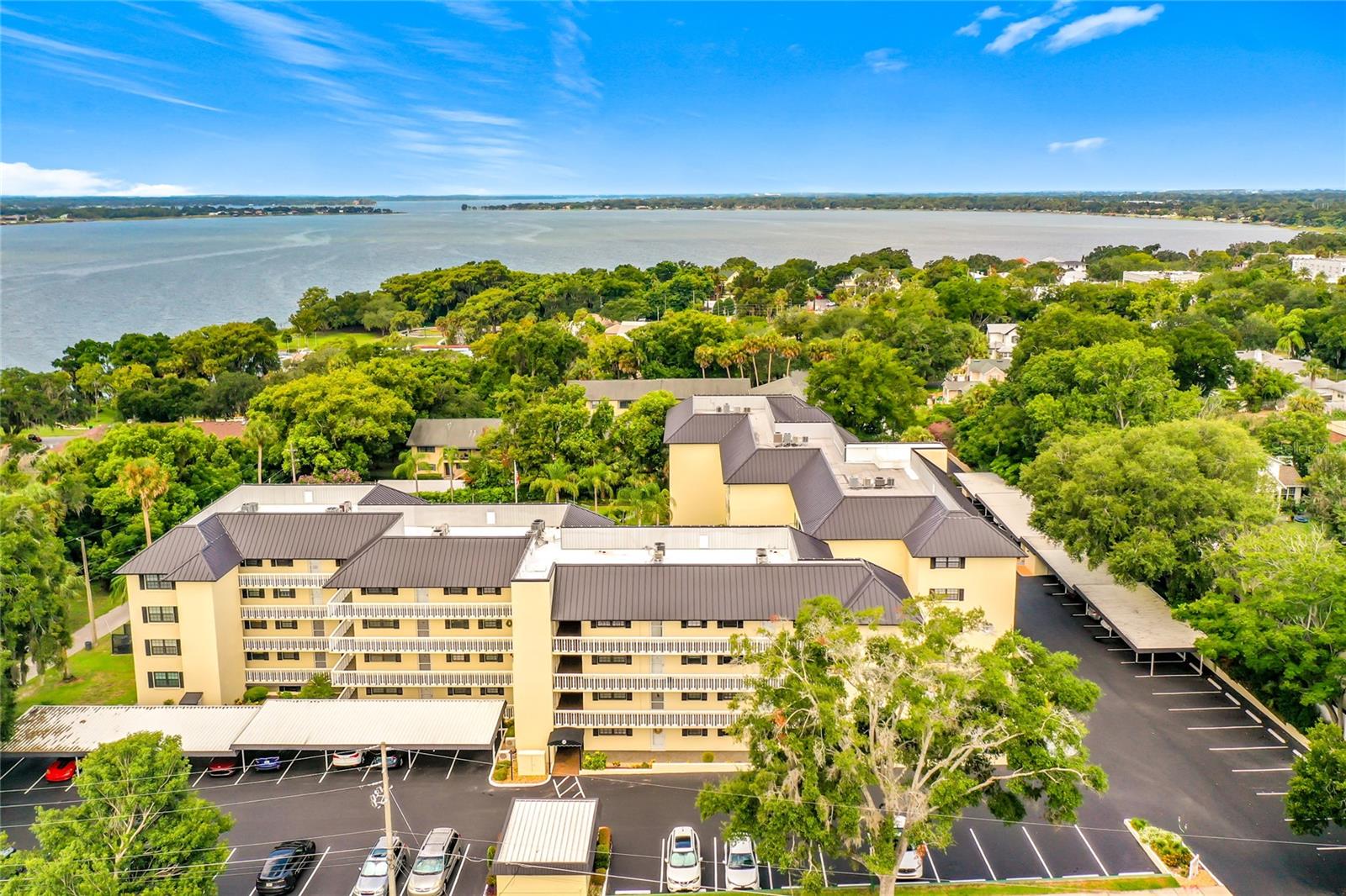 Photo of 101 N GRANDVIEW STREET MOUNT DORA FL 32757