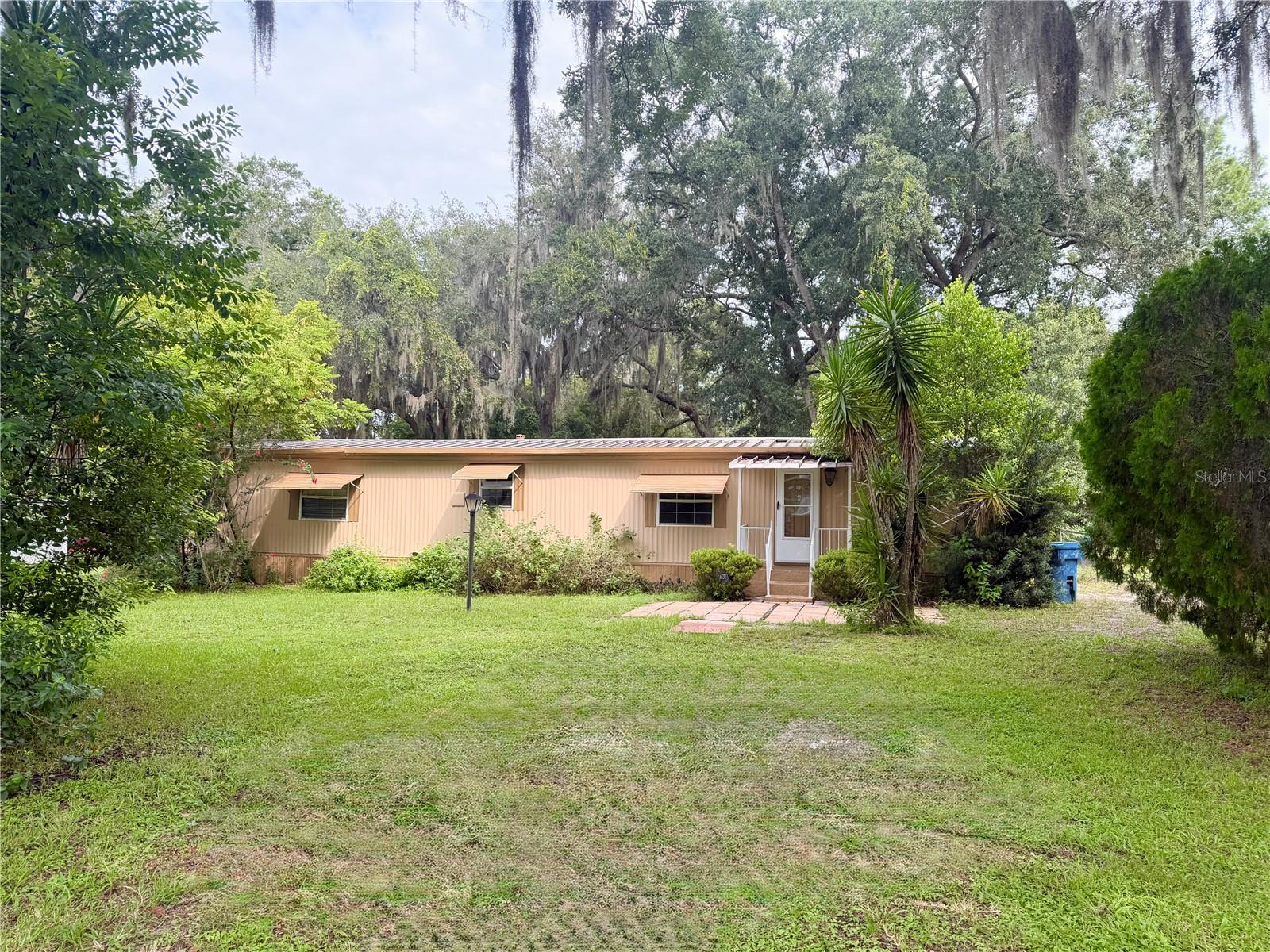 Photo of 141 ROBINHOOD DRIVE DELAND FL 32724