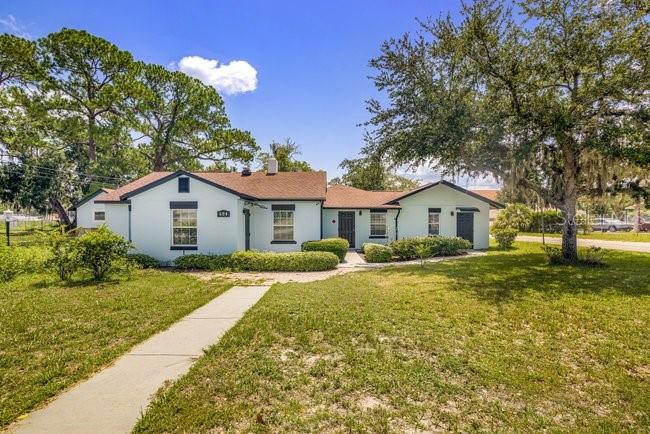 Photo of 604 N SINCLAIR AVENUE TAVARES FL 32778