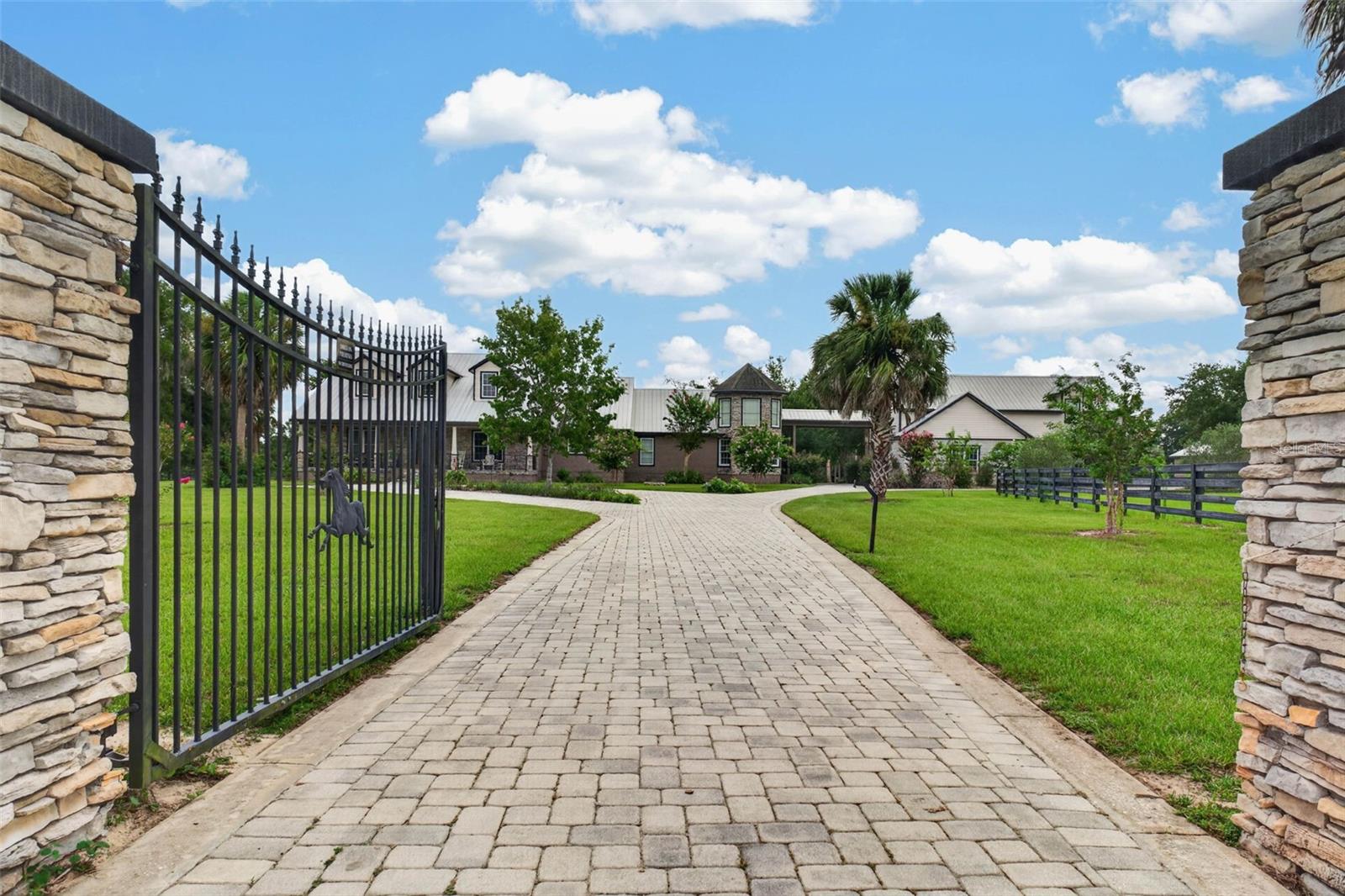Photo of 13342 W LAKE YALE ROAD UMATILLA FL 32784