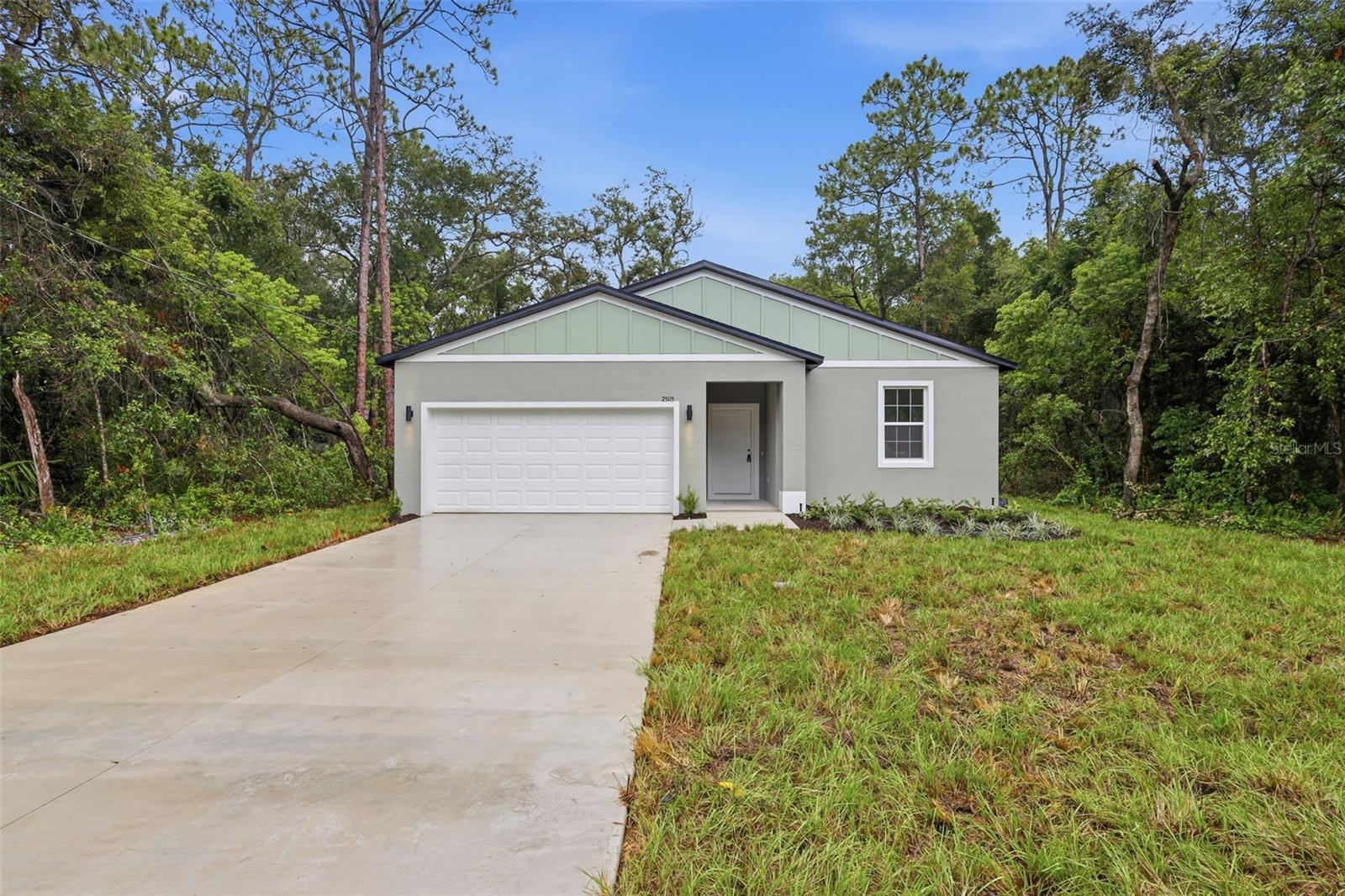 Photo of 25115 QUAKER RIDGE AVENUE MOUNT PLYMOUTH FL 32776