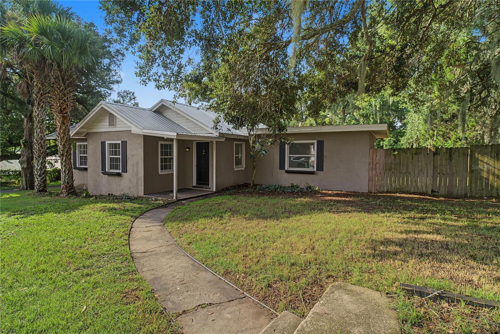 Photo of 205 E FOUNTAIN STREET FRUITLAND PARK FL 34731