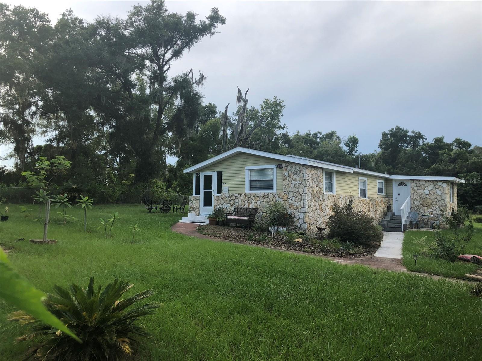 Photo of 405 W SIMON AVENUE APOPKA FL 32712