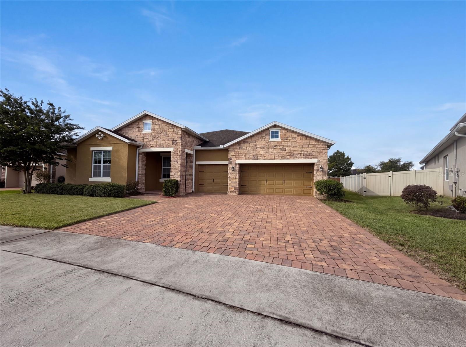 Photo of 918 BLACKTHORN DRIVE APOPKA FL 32703