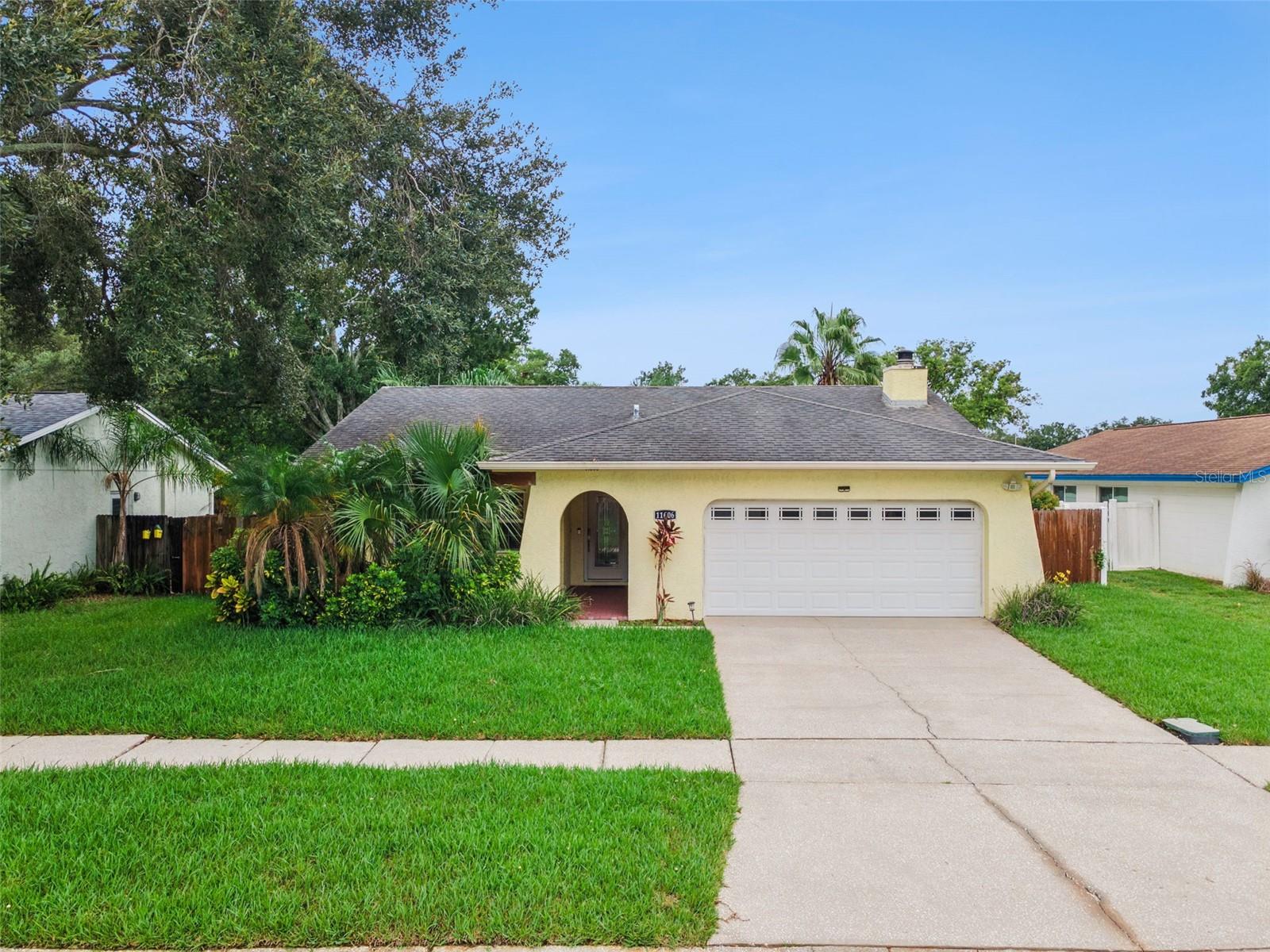 Photo of 11606 PAINTED HILLS LANE TAMPA FL 33624