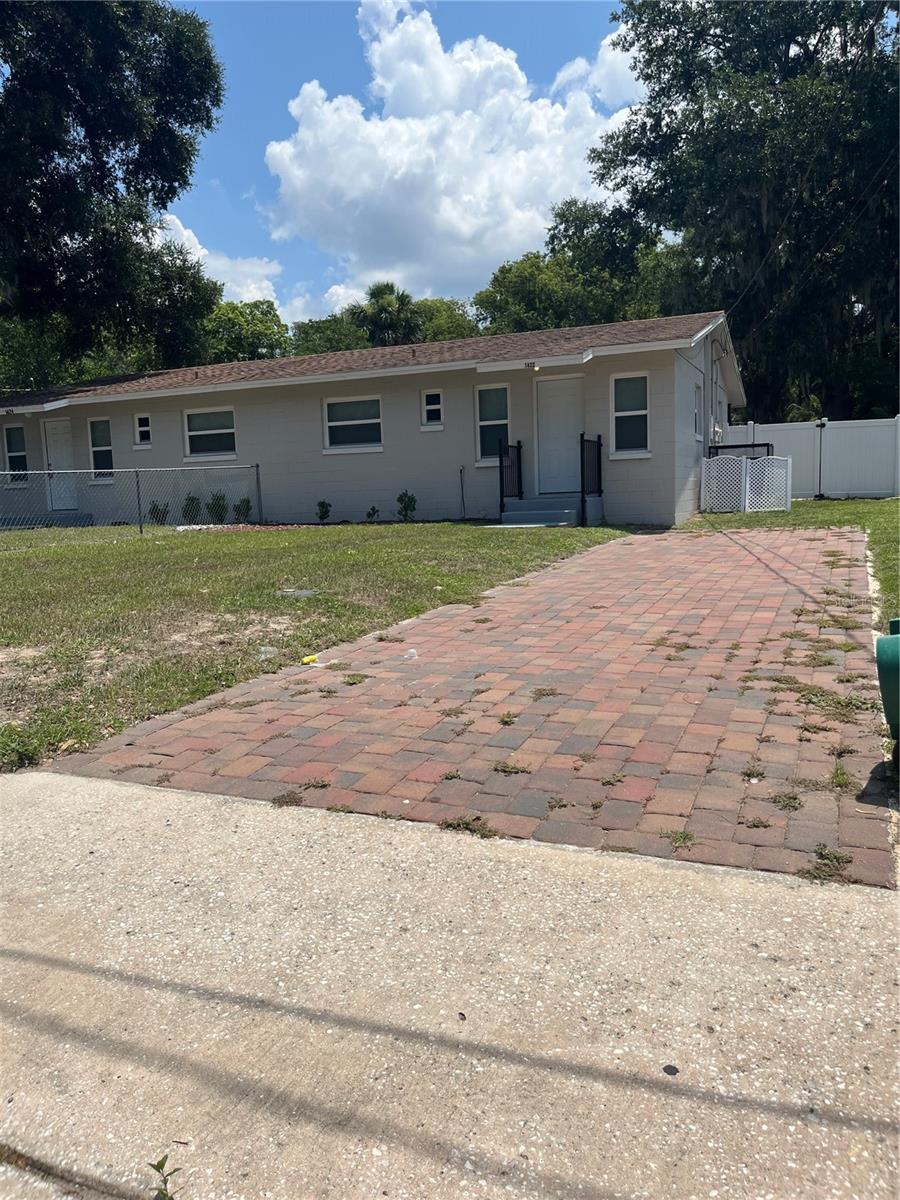 Photo of 1424 N TREMAIN STREET MOUNT DORA FL 32757