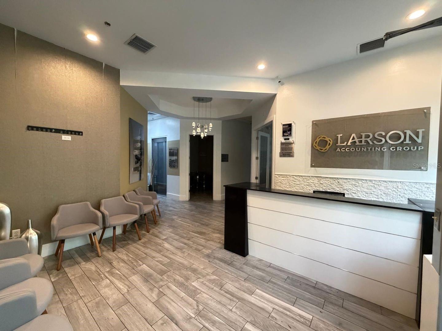 Photo of 7901 KINGSPOINTE PARKWAY #16 and 17 ORLANDO FL 32819