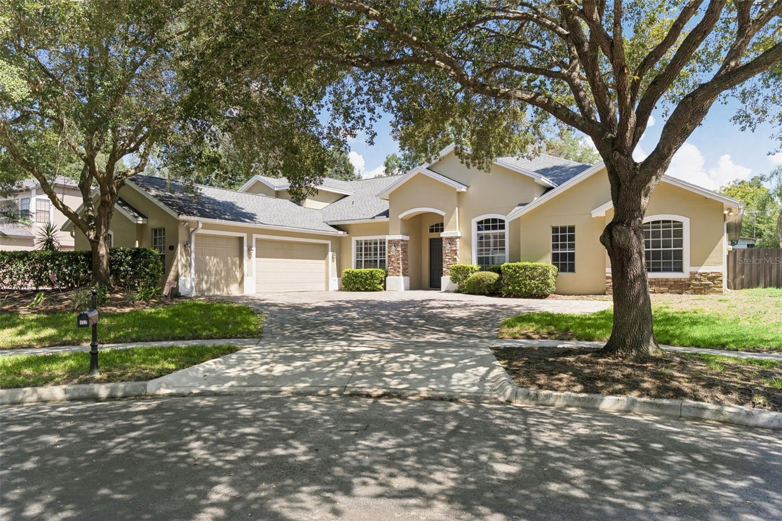 Photo of 457 CHINAHILL COURT APOPKA FL 32712