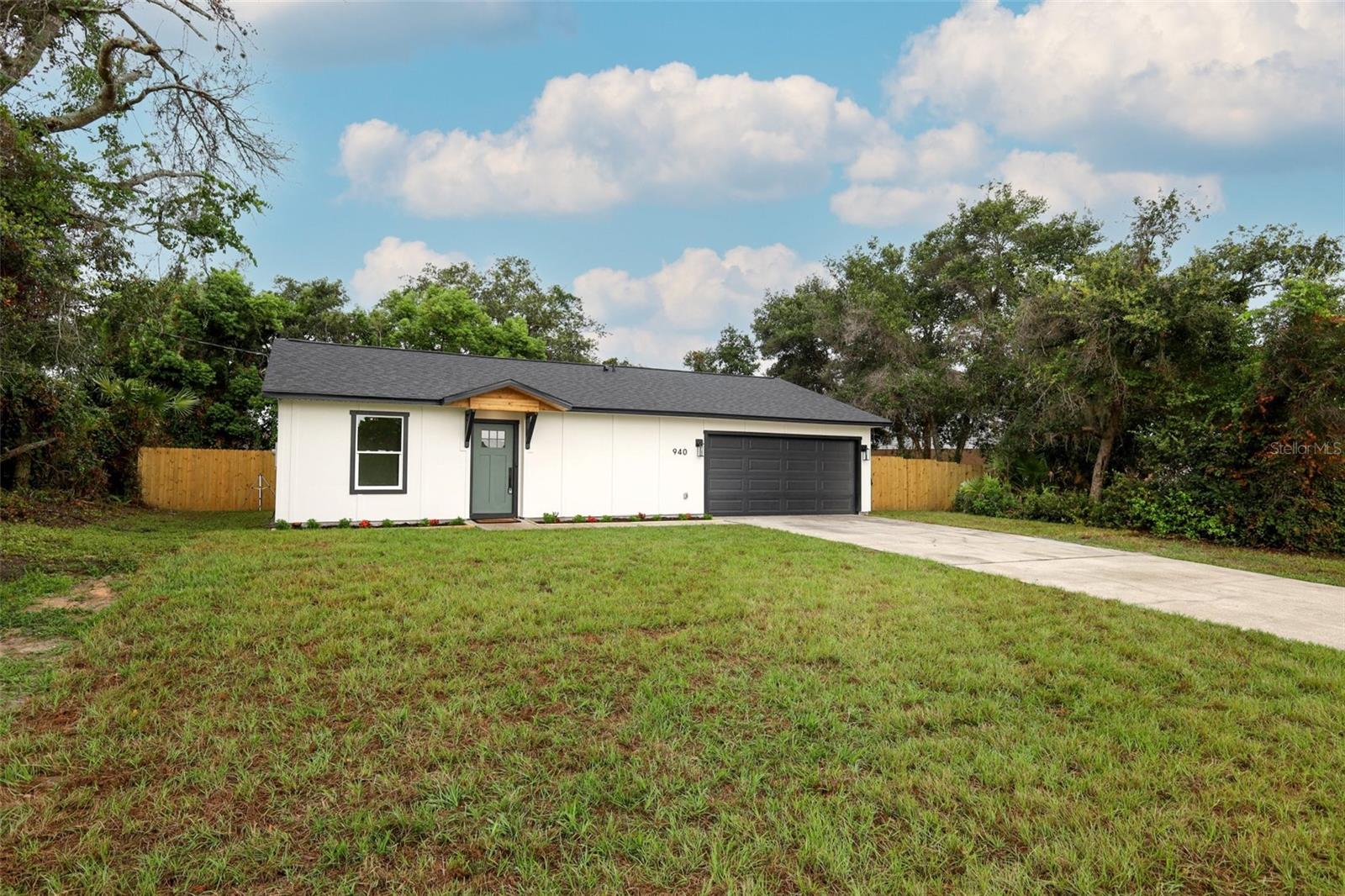 Photo of 940 S DEAN CIRCLE DELTONA FL 32738