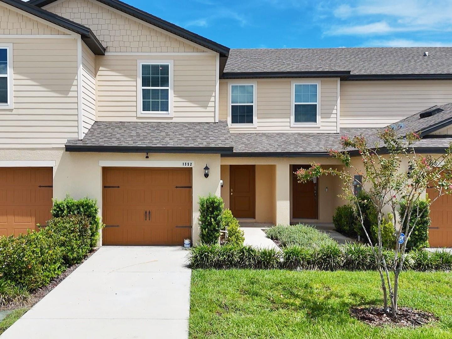 Photo of 1552 WYNFORD CIRCLE TAVARES FL 32778