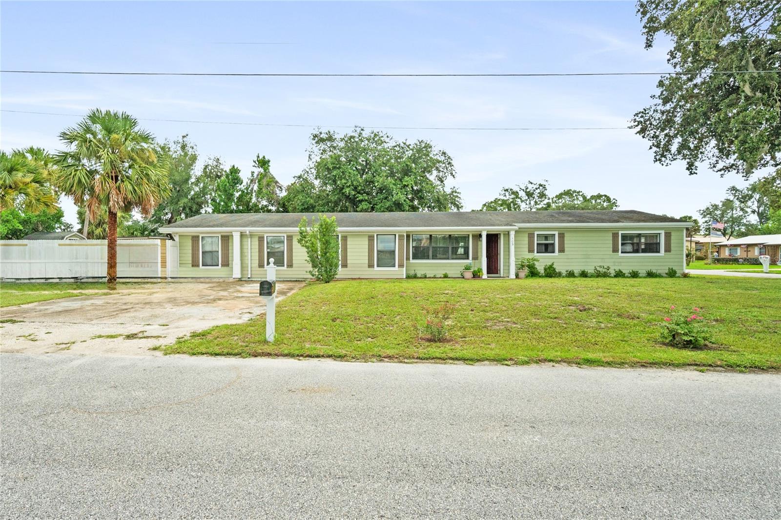 Photo of 105 MIRROR DRIVE SANFORD FL 32773