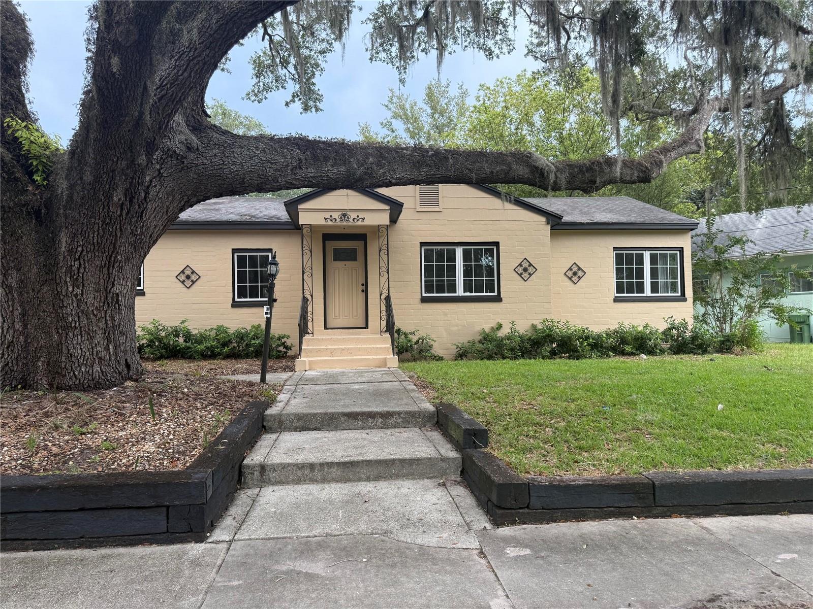 Photo of 1200 SUNSHINE AVENUE LEESBURG FL 34748