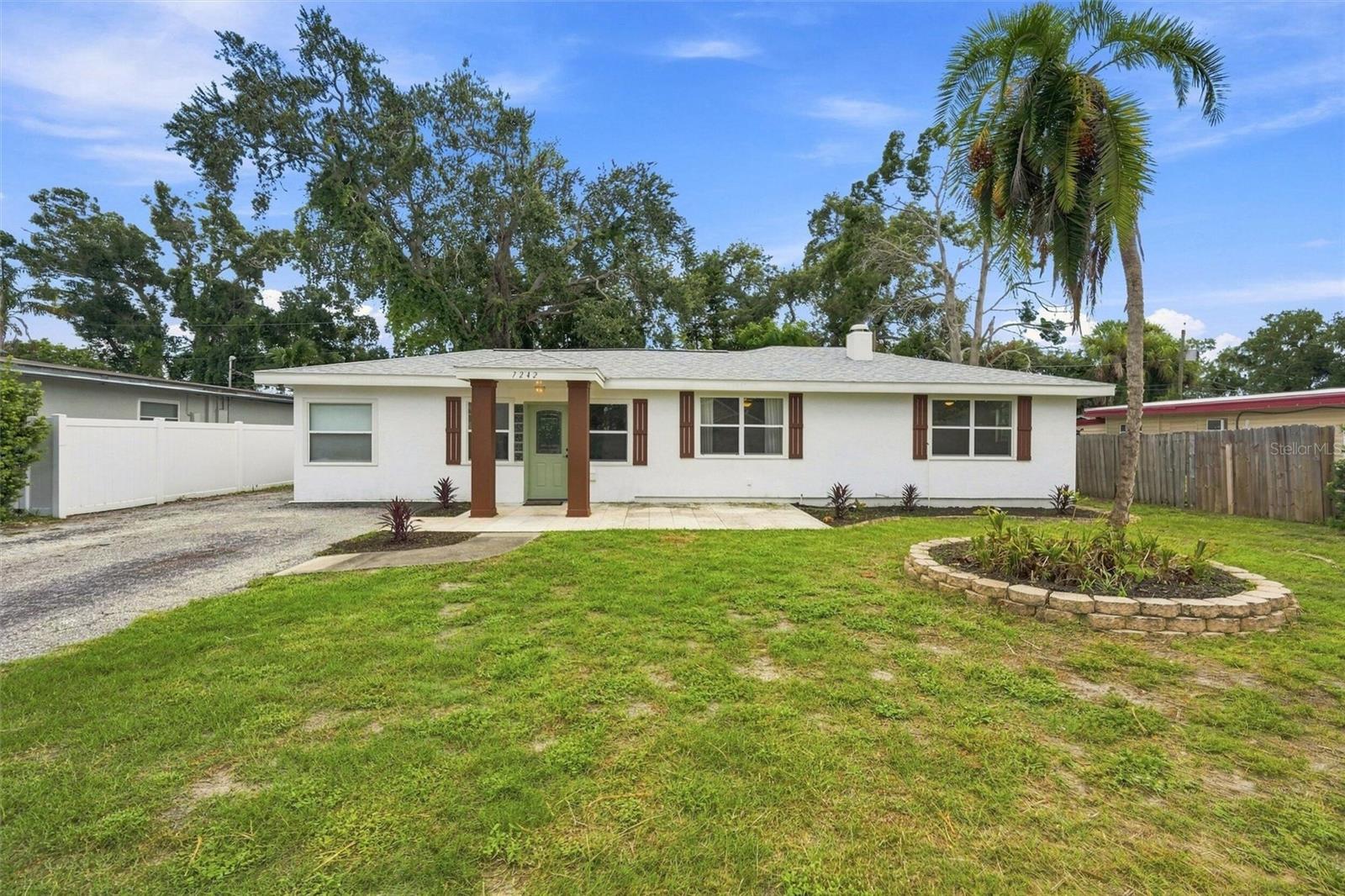 Photo of 7242 LYNNWOOD AVENUE ST PETERSBURG FL 33710