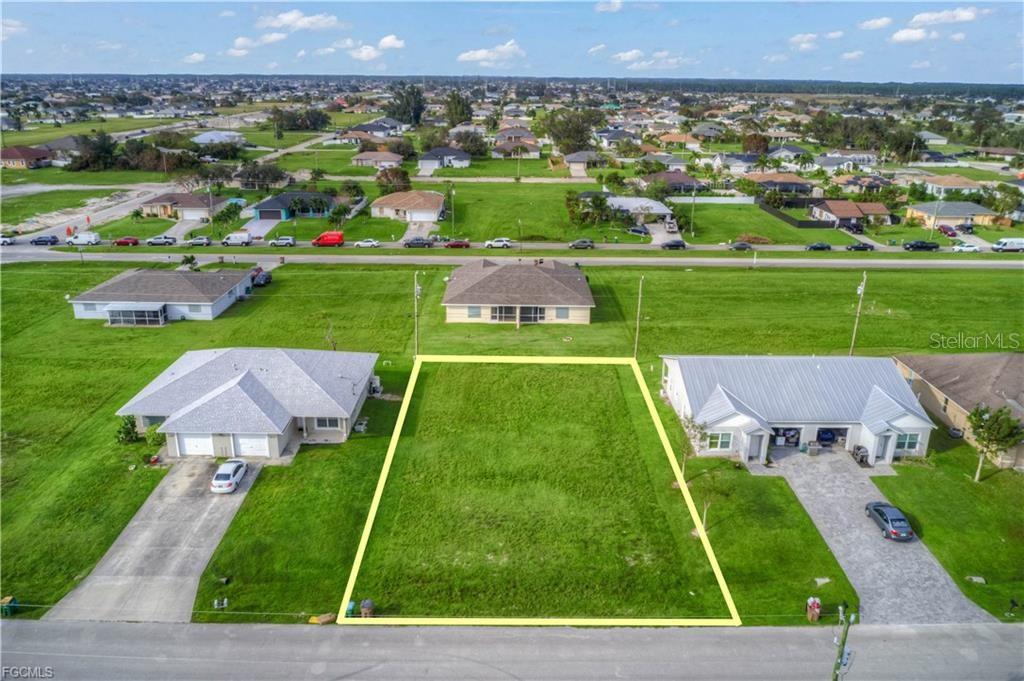 Photo of 833 NE 15TH LANE CAPE CORAL FL 33909