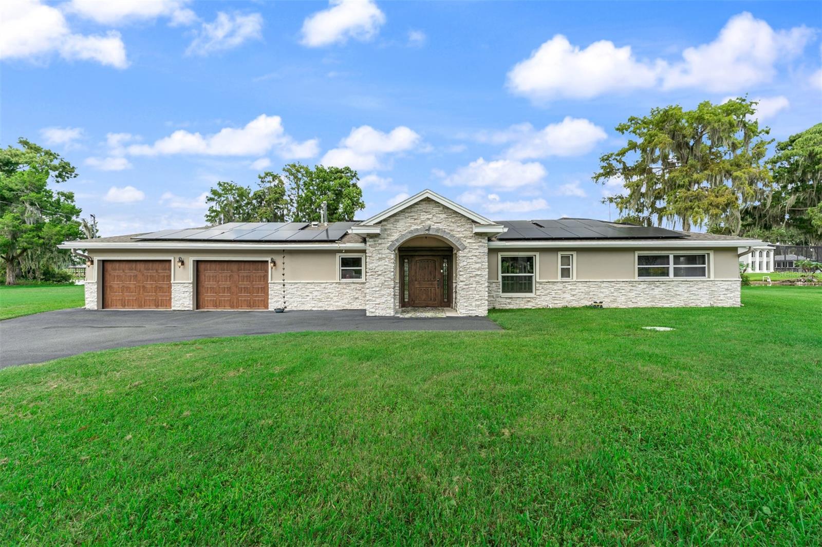 Photo of 1002 LOVES POINT DRIVE LEESBURG FL 34748