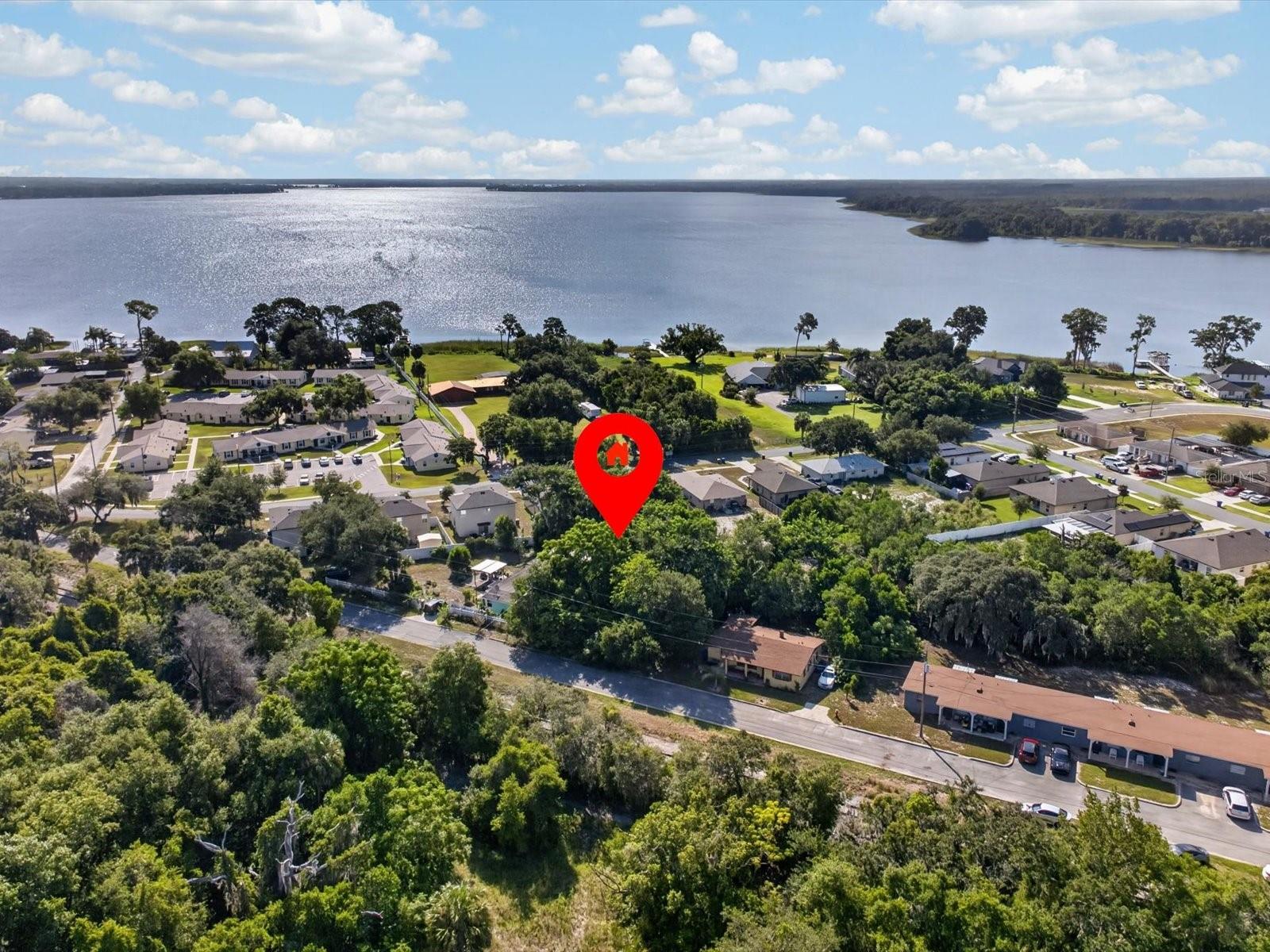 Photo of HIBISCUS COURT TAVARES FL 32778