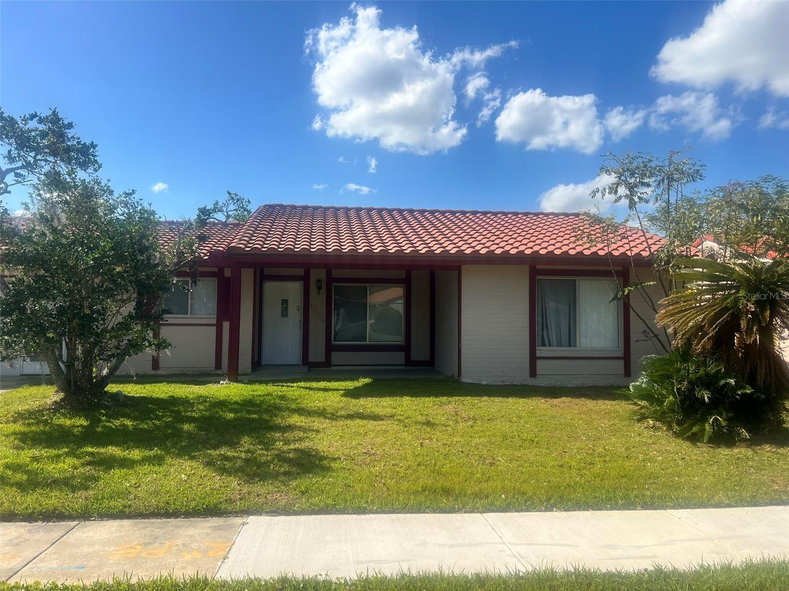 Photo of 10528 MONTPELIER CIRCLE ORLANDO FL 32821