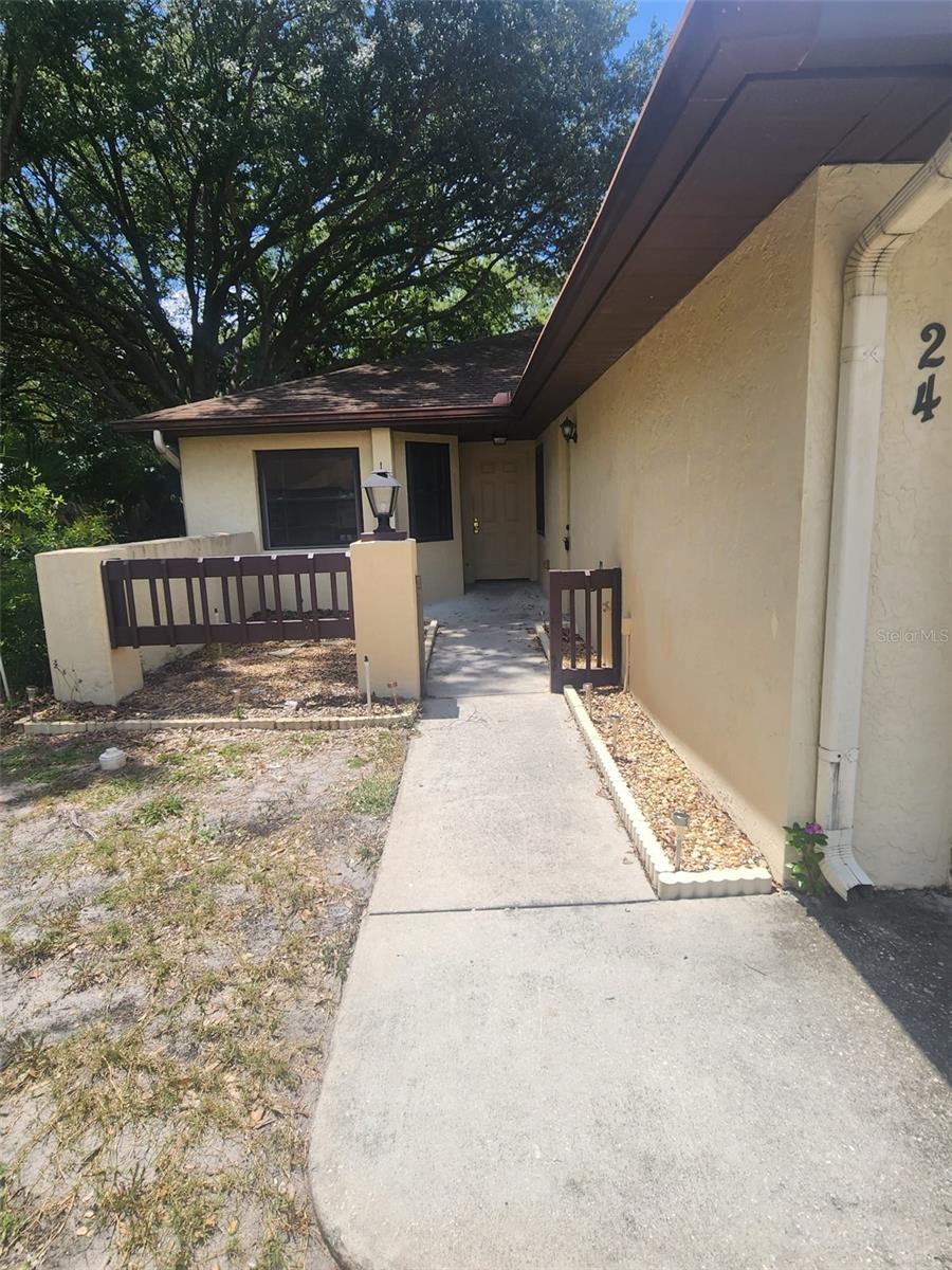 Photo of 940 FENTON LANE #24 LAKELAND FL 33809