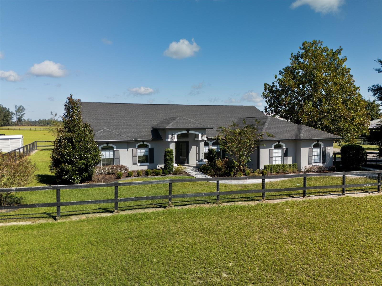 Photo of 15921 NW HIGHWAY 464B MORRISTON FL 32668