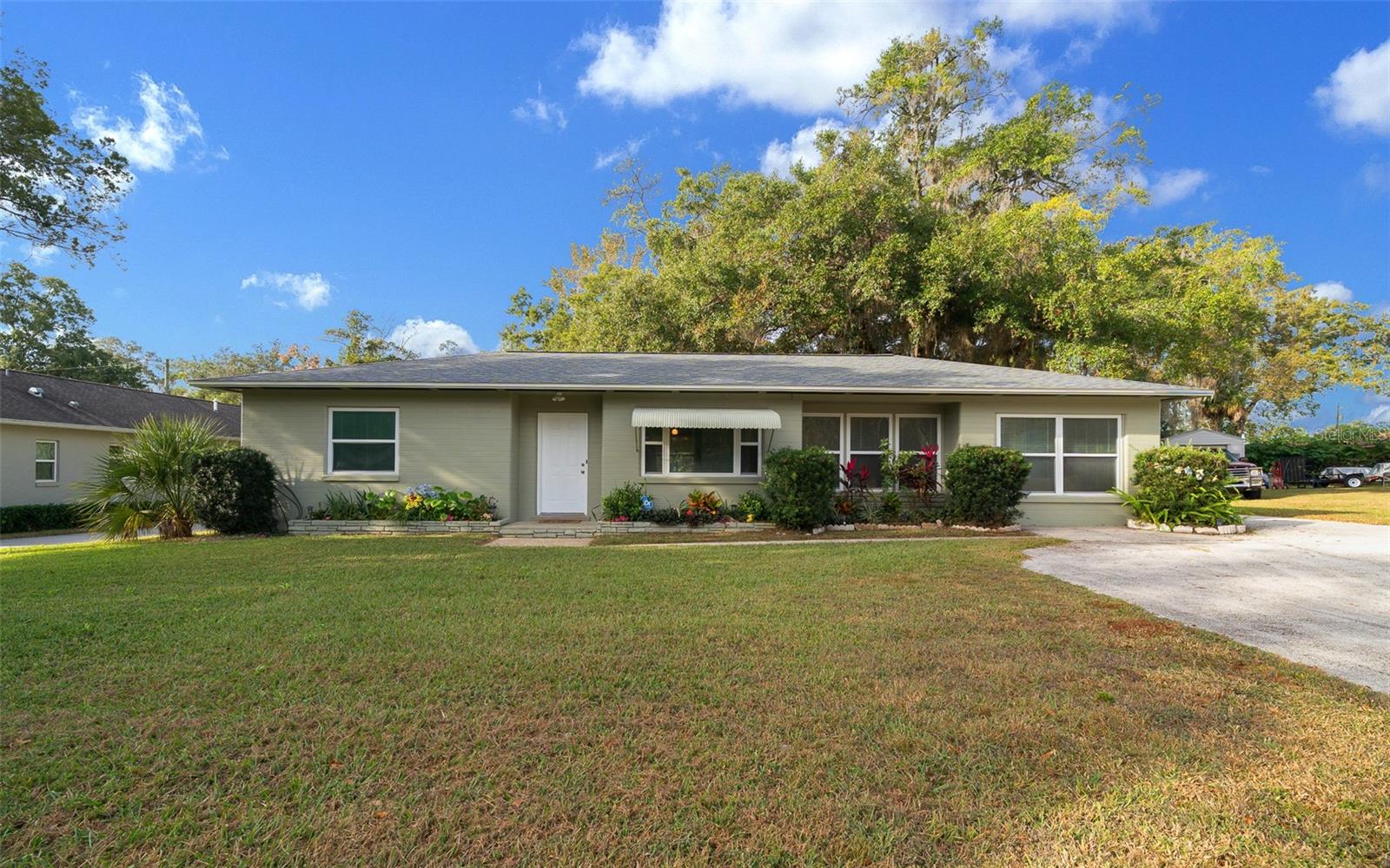 Photo of 2810 SE LAKE WEIR AVENUE OCALA FL 34471