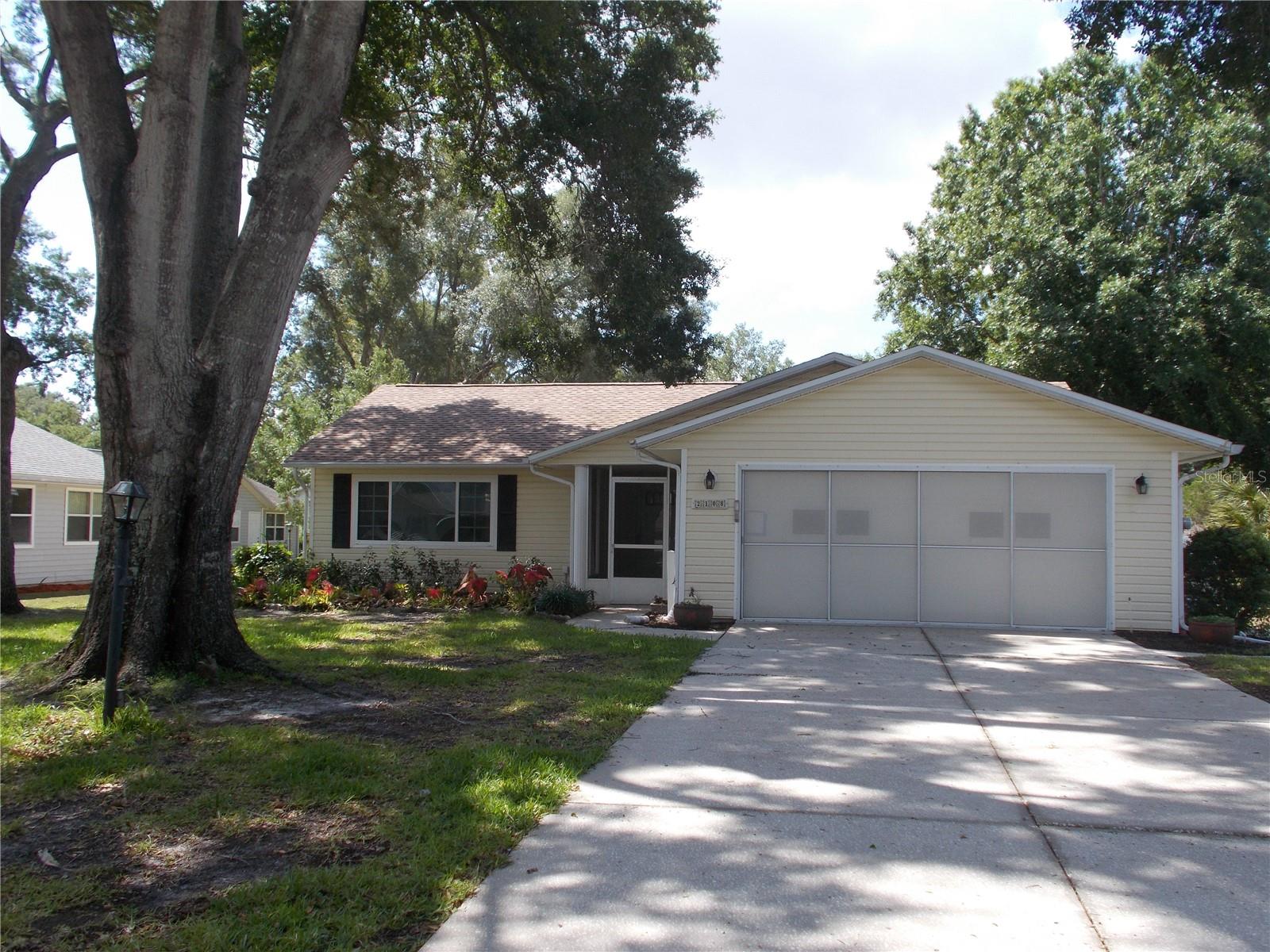 Photo of 2108 GREENLAW COURT LEESBURG FL 34788