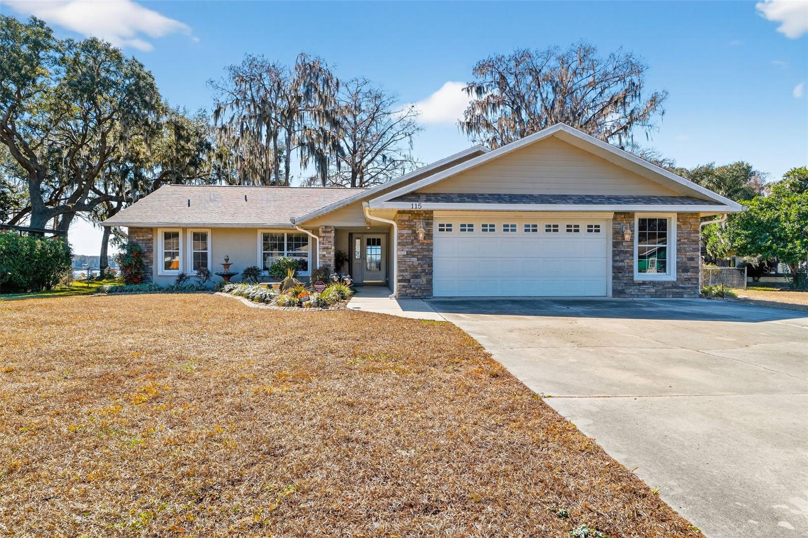 Photo of 115 S HUNTING LODGE DRIVE INVERNESS FL 34453