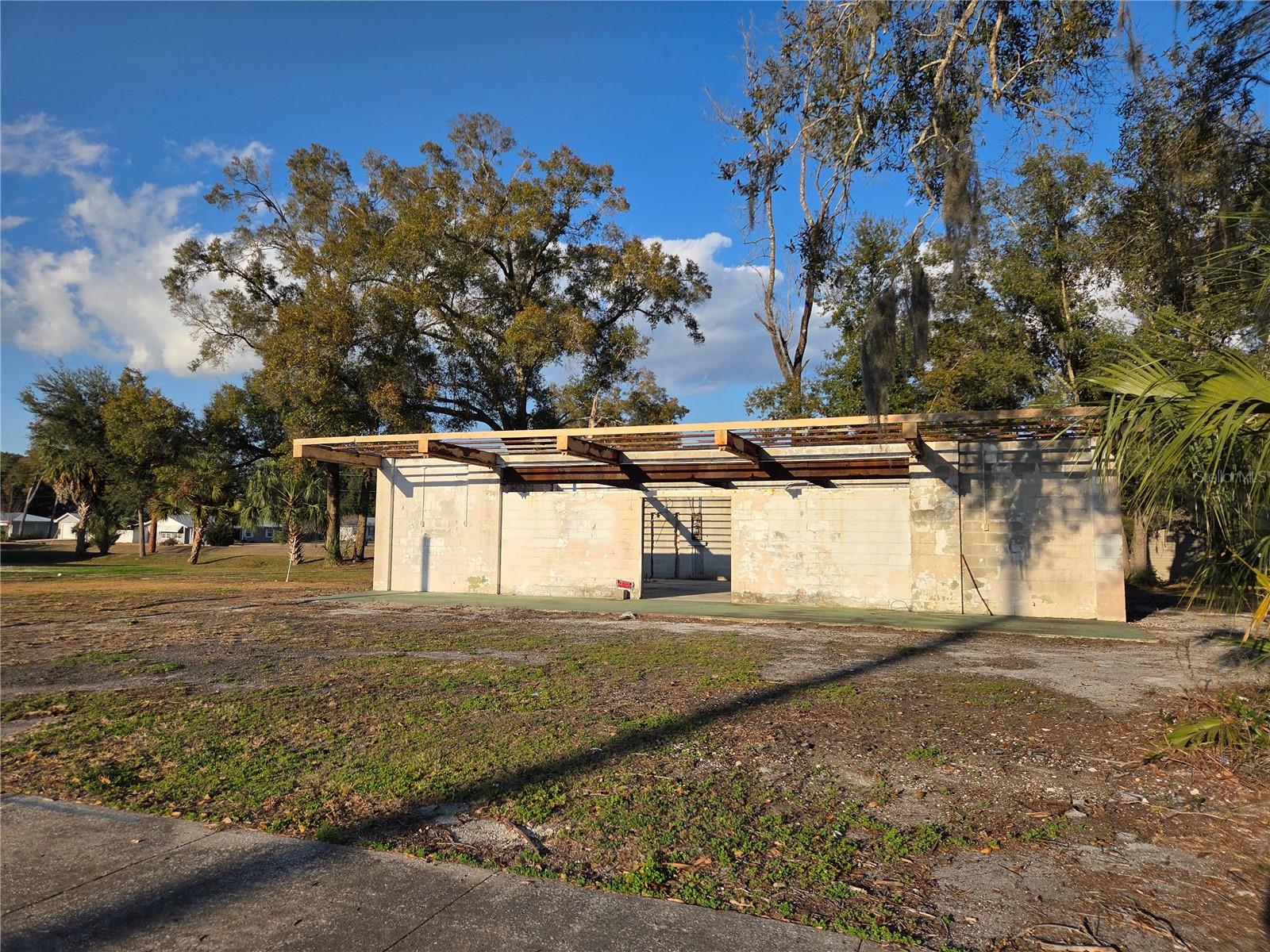 Photo of 715 N YOUNG BOULEVARD CHIEFLAND FL 32626