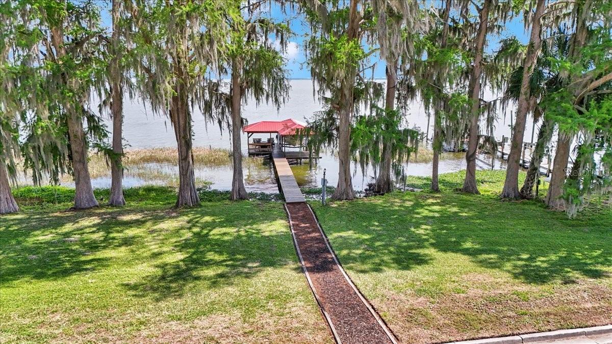 Photo of 405 LAKESHORE DRIVE LEESBURG FL 34748