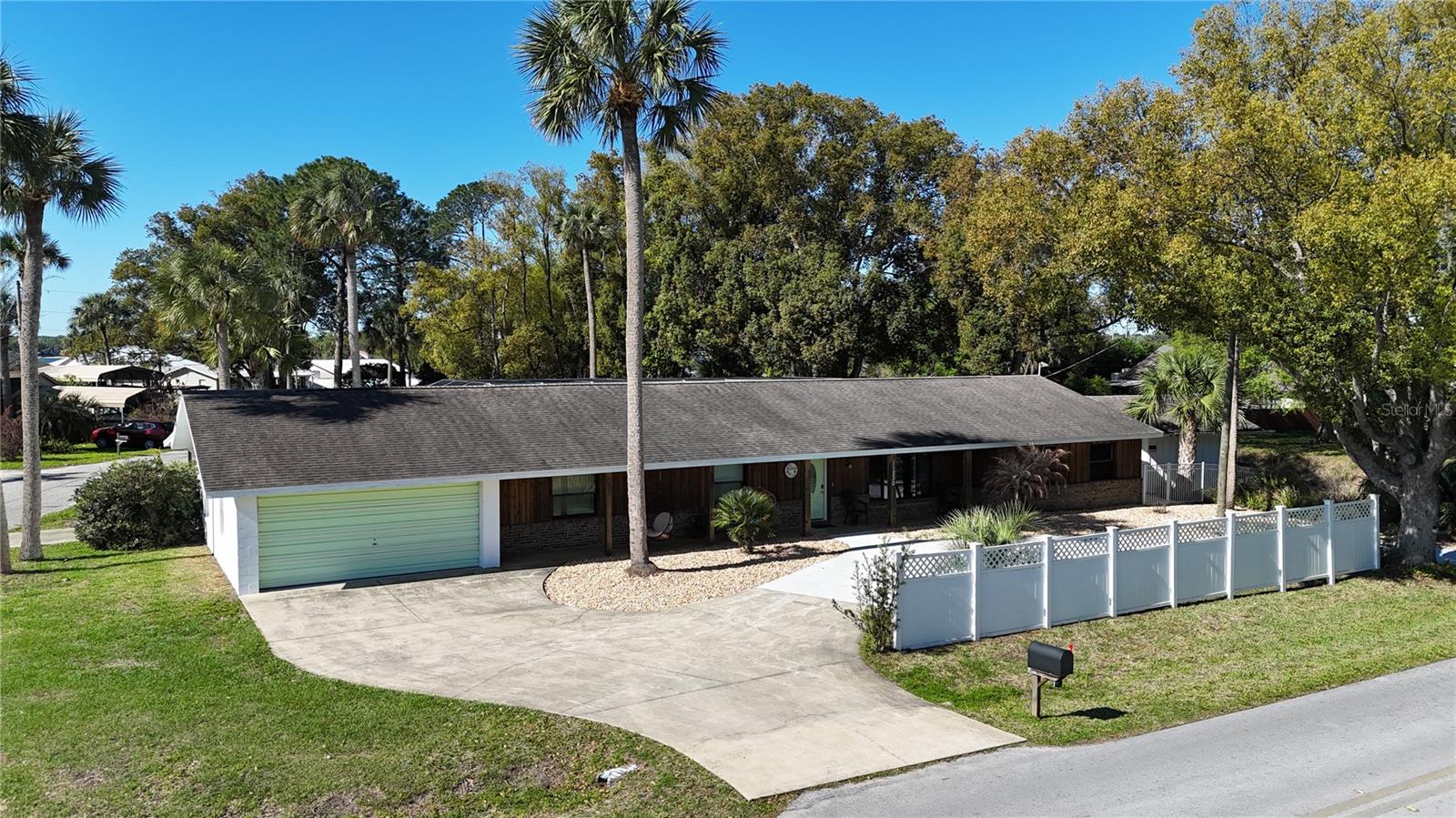 Photo of 11230 SE TIMUCUAN ROAD SUMMERFIELD FL 34491