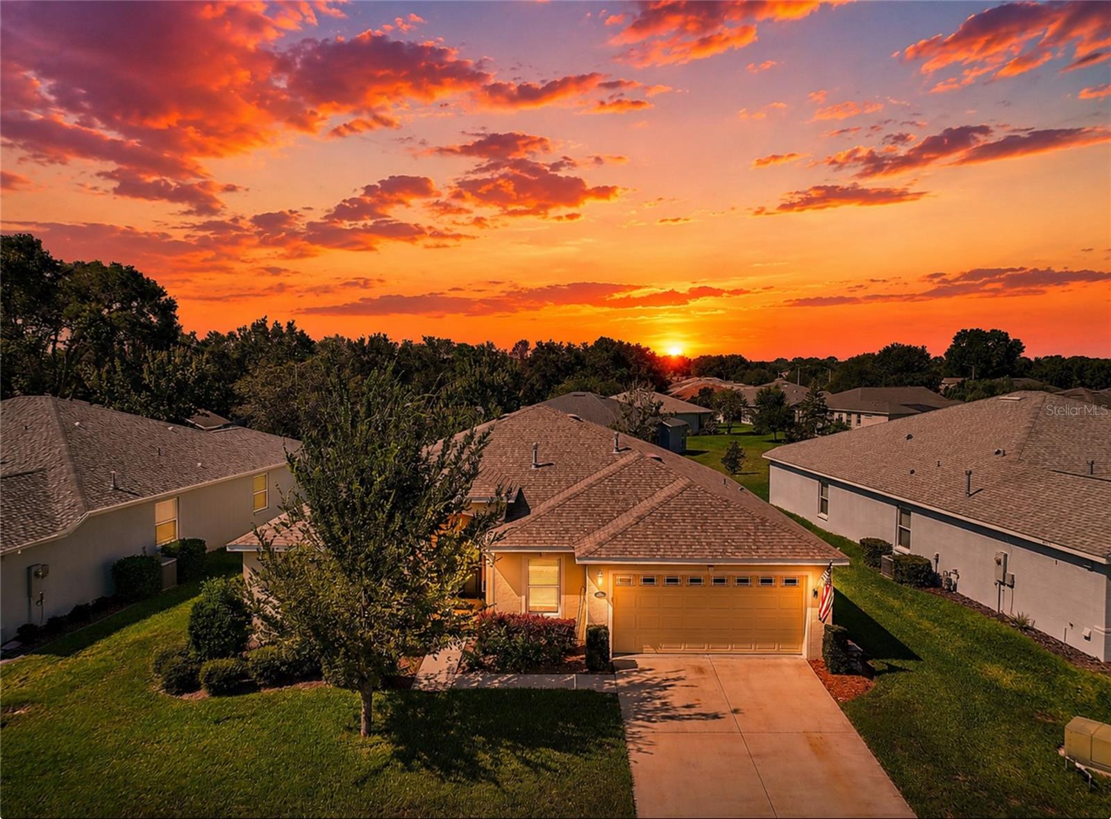 Photo of 27102 CAMERONS RUN LEESBURG FL 34748