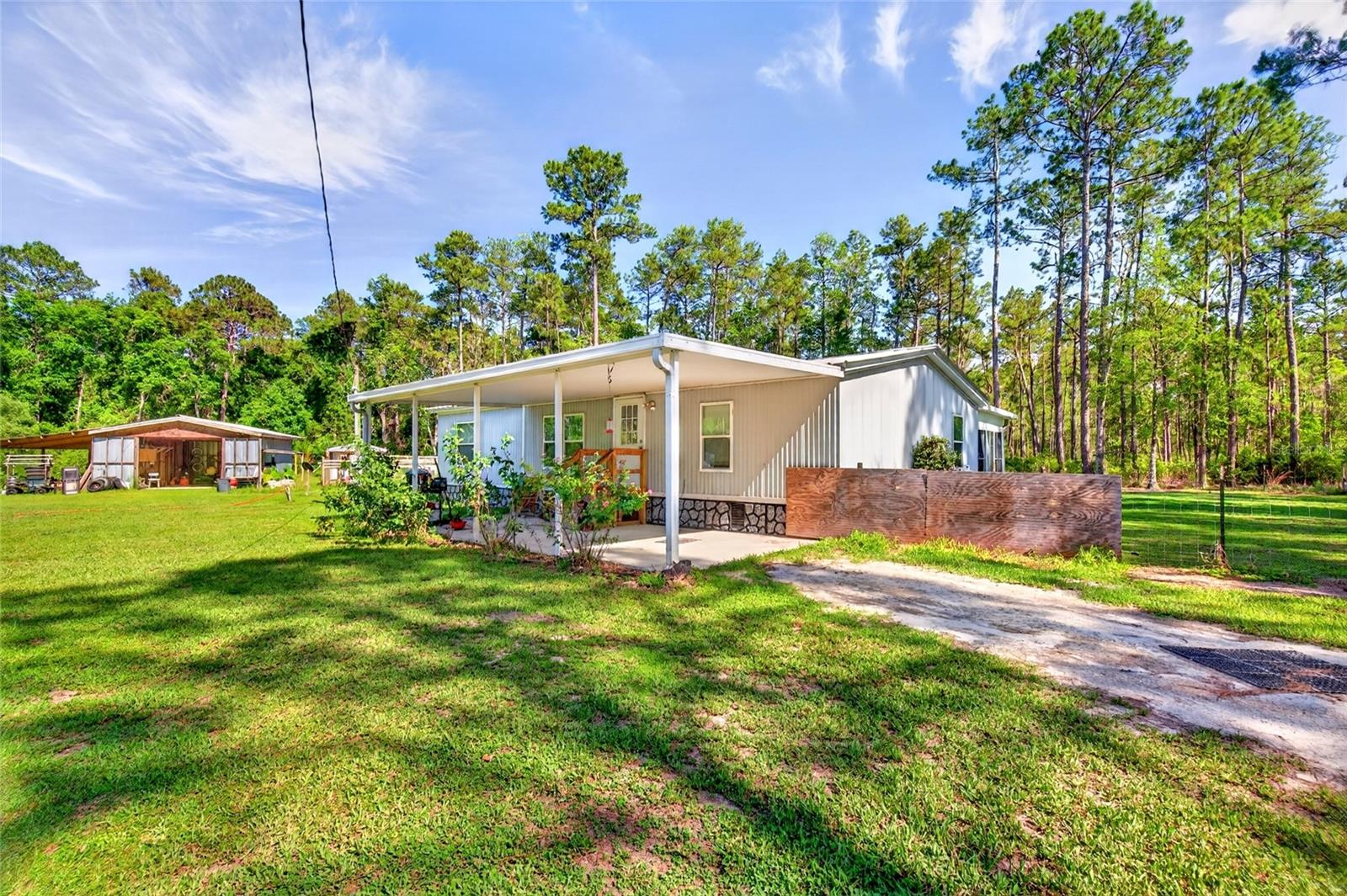 Photo of 16240 NE 141ST TERRACE FORT MC COY FL 32134