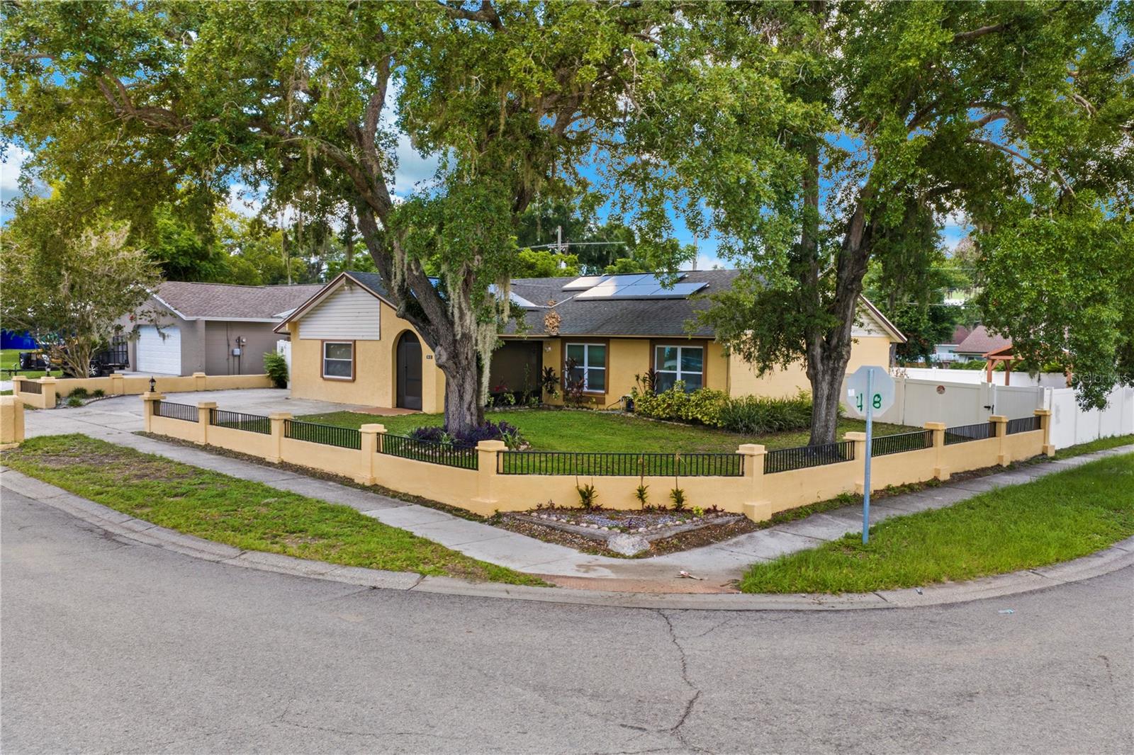 Photo of 613 FOREST HILLS DRIVE BRANDON FL 33510