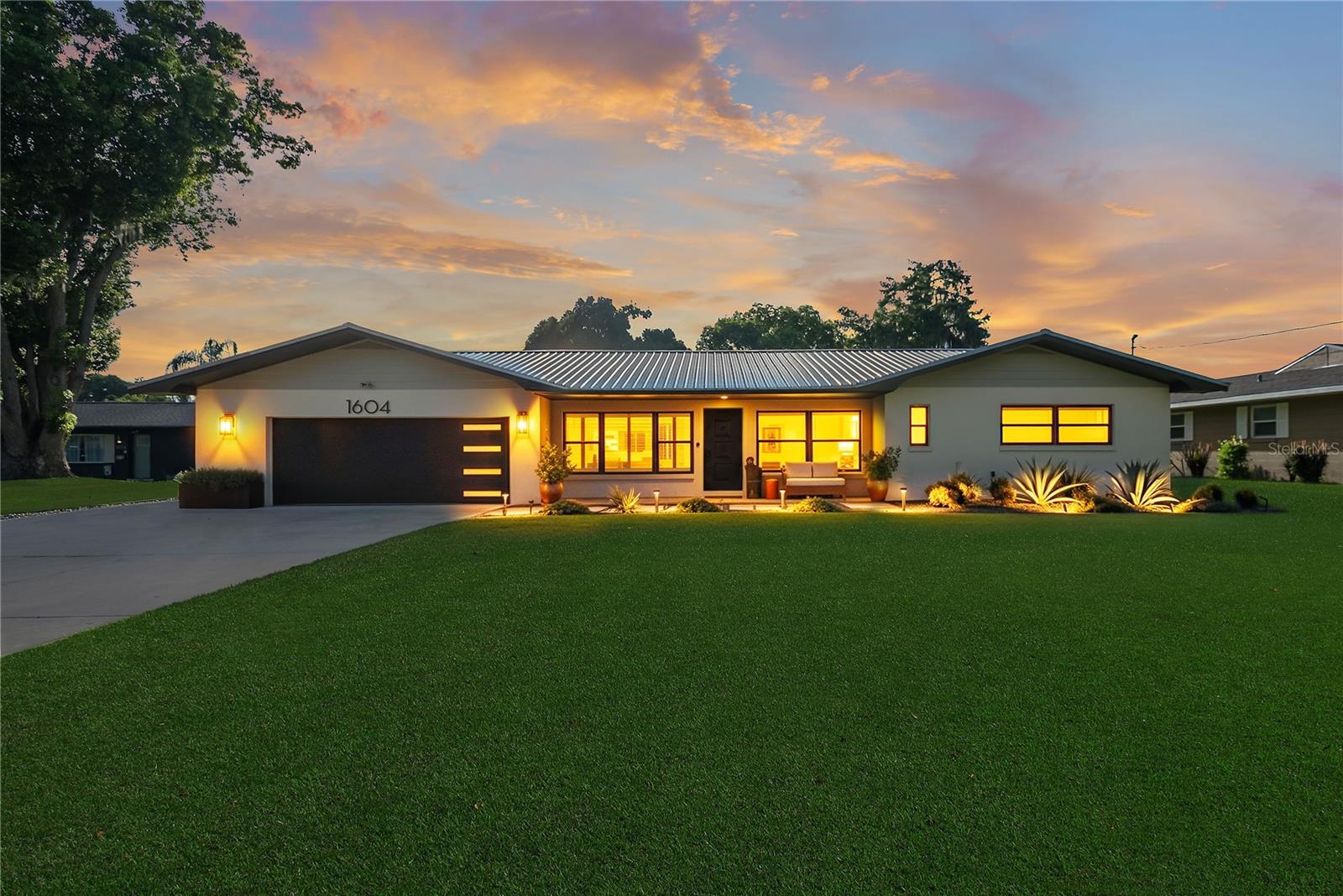 Photo of 1604 ORANGE AVENUE TAVARES FL 32778