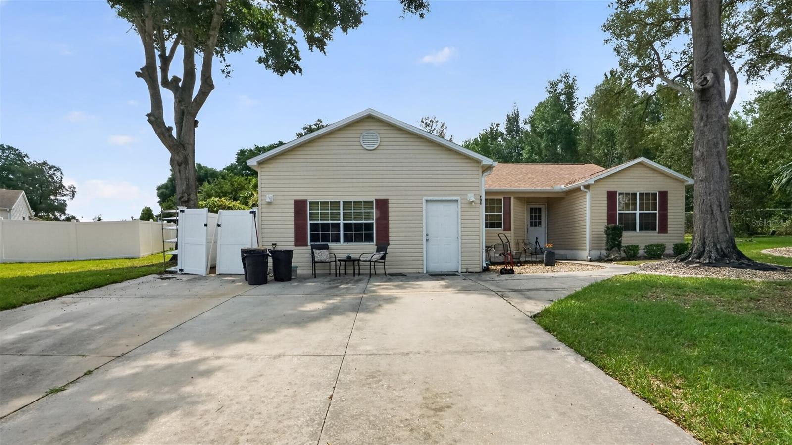 Photo of 706 MURRAY CIRCLE LADY LAKE FL 32159