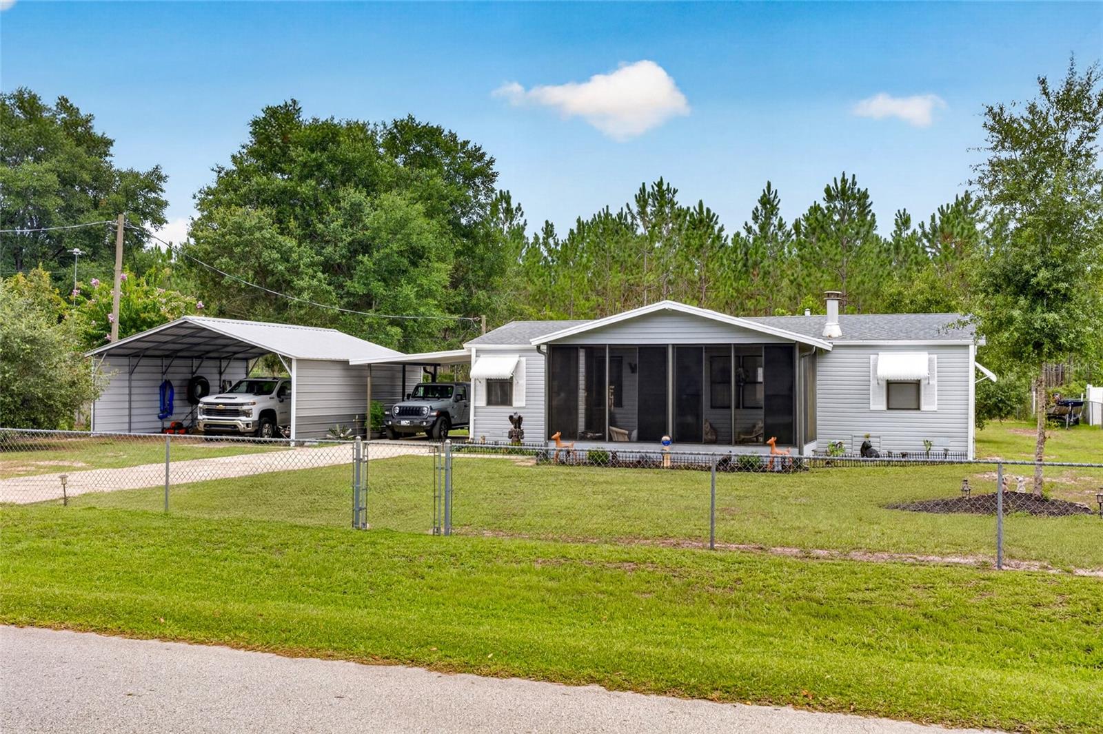 Photo of 18544 SE 55TH PLACE OCKLAWAHA FL 32179