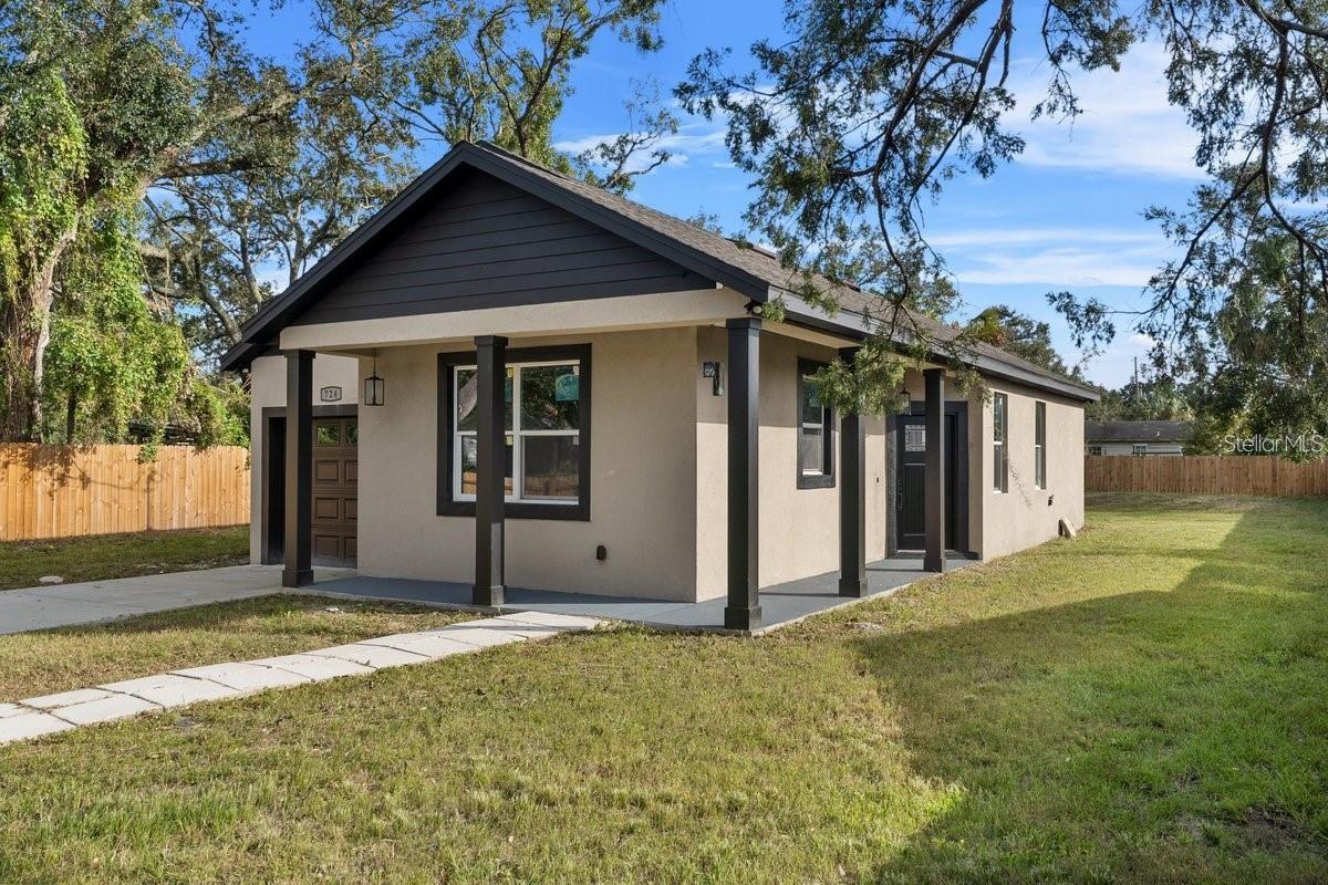 Photo of 724 W CRESCENT DRIVE LAKELAND FL 33805