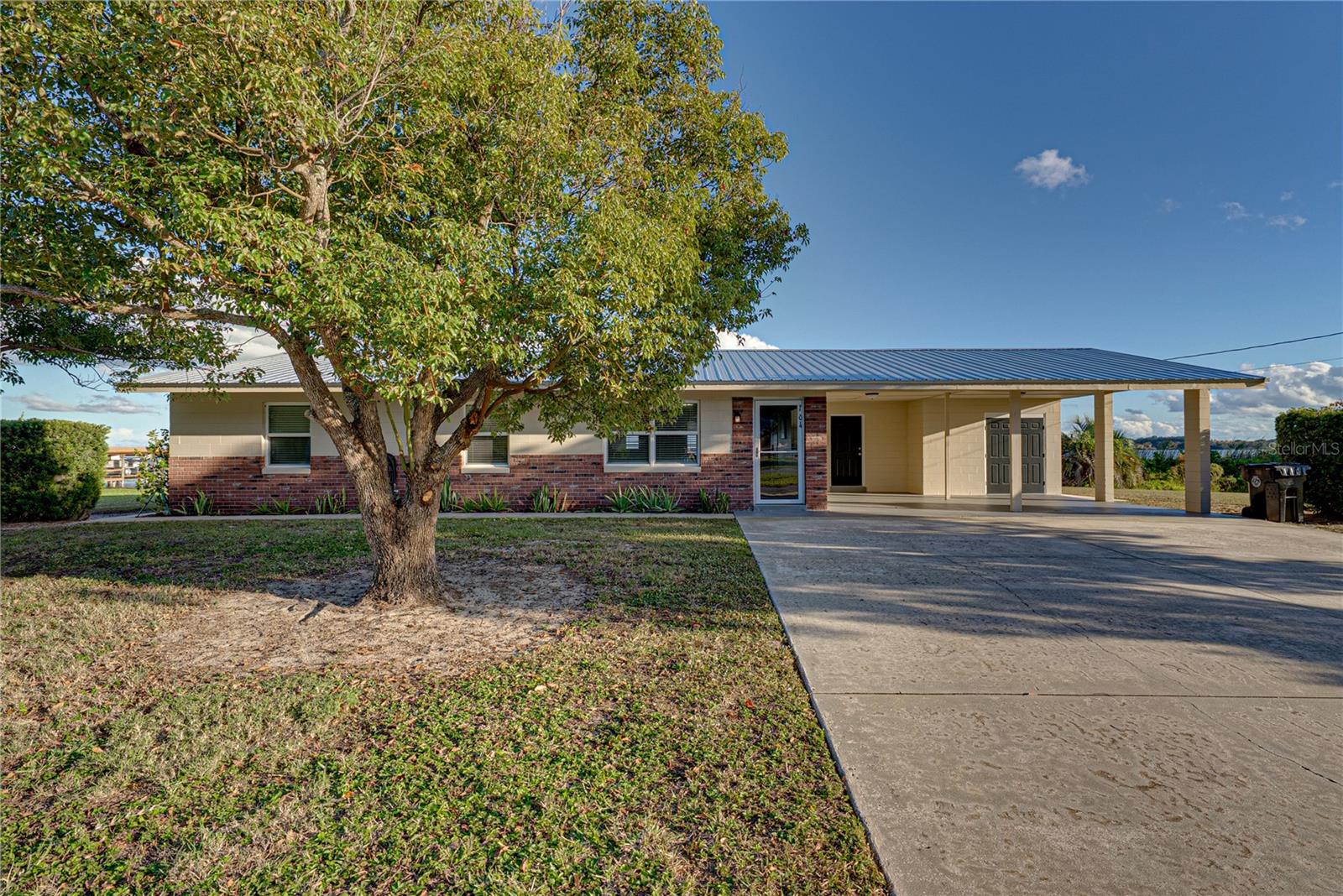 Photo of 104 N LAKE REEDY BOULEVARD FROSTPROOF FL 33843