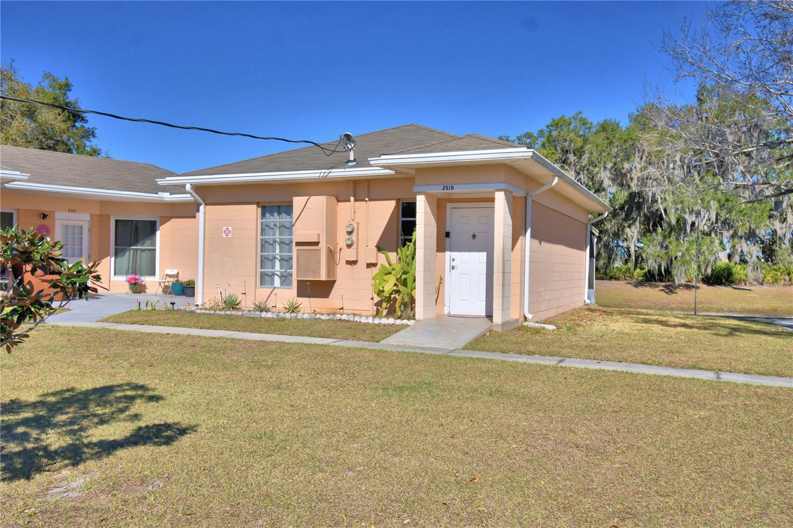 Photo of 2319 CLUB CIRCLE LAKE WALES FL 33854