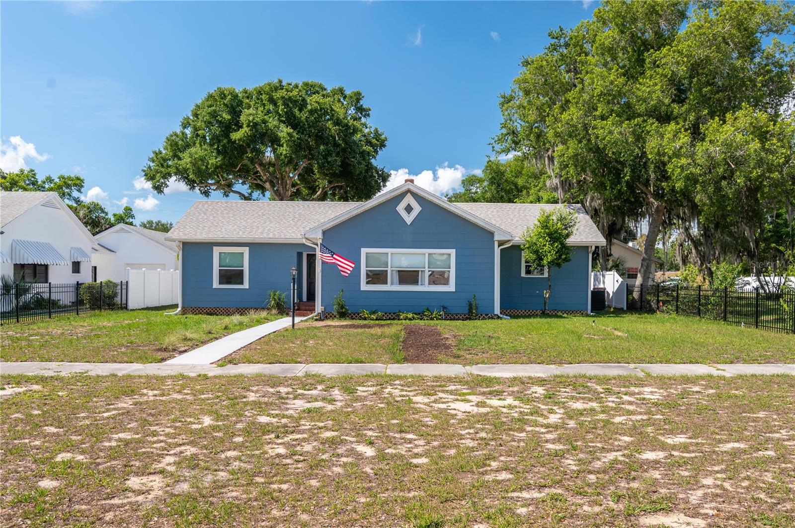 Photo of 414 E BULLARD AVENUE LAKE WALES FL 33853