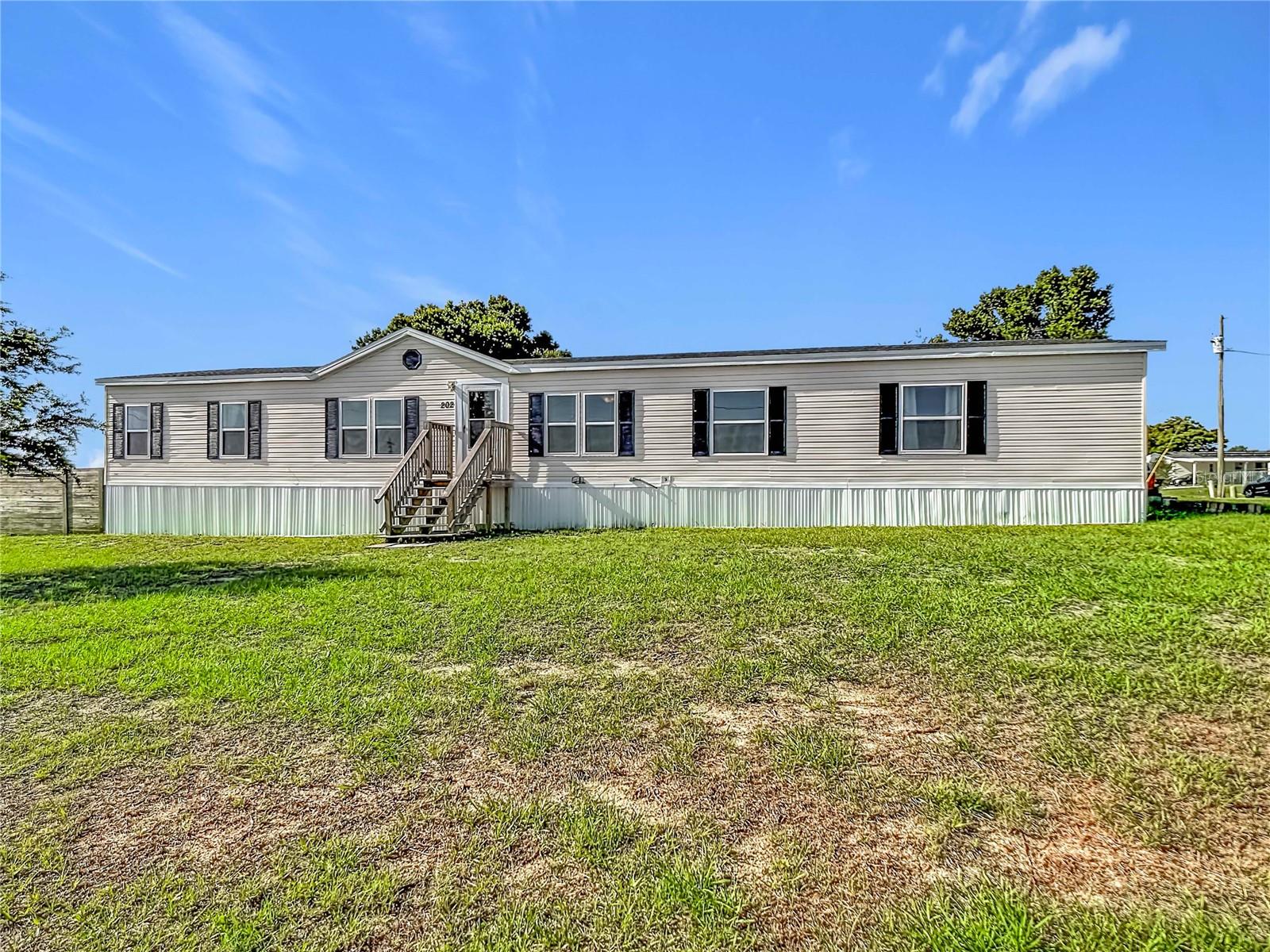 Photo of 202 WAVERLY LOOP LAKE WALES FL 33859