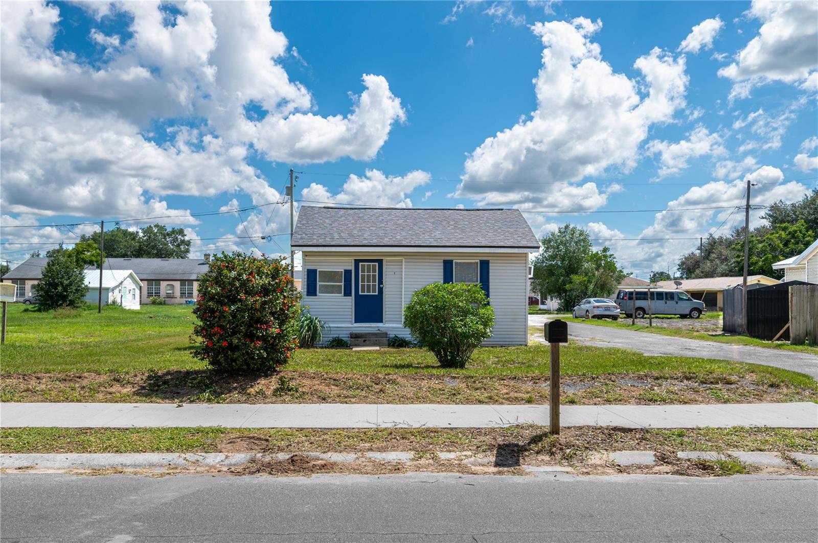 Photo of 520 W JACKSON AVENUE LAKE WALES FL 33853