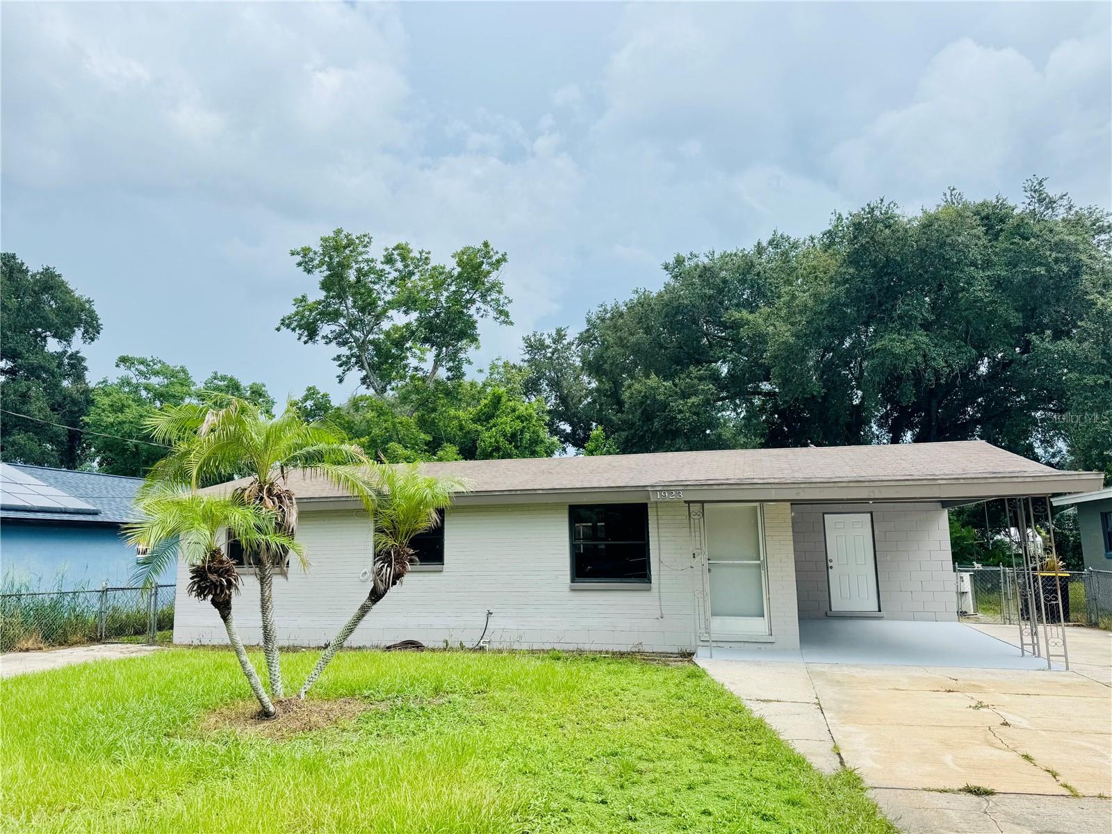 Photo of 1923 FRUITLAND PARK CIRCLE EAGLE LAKE FL 33839